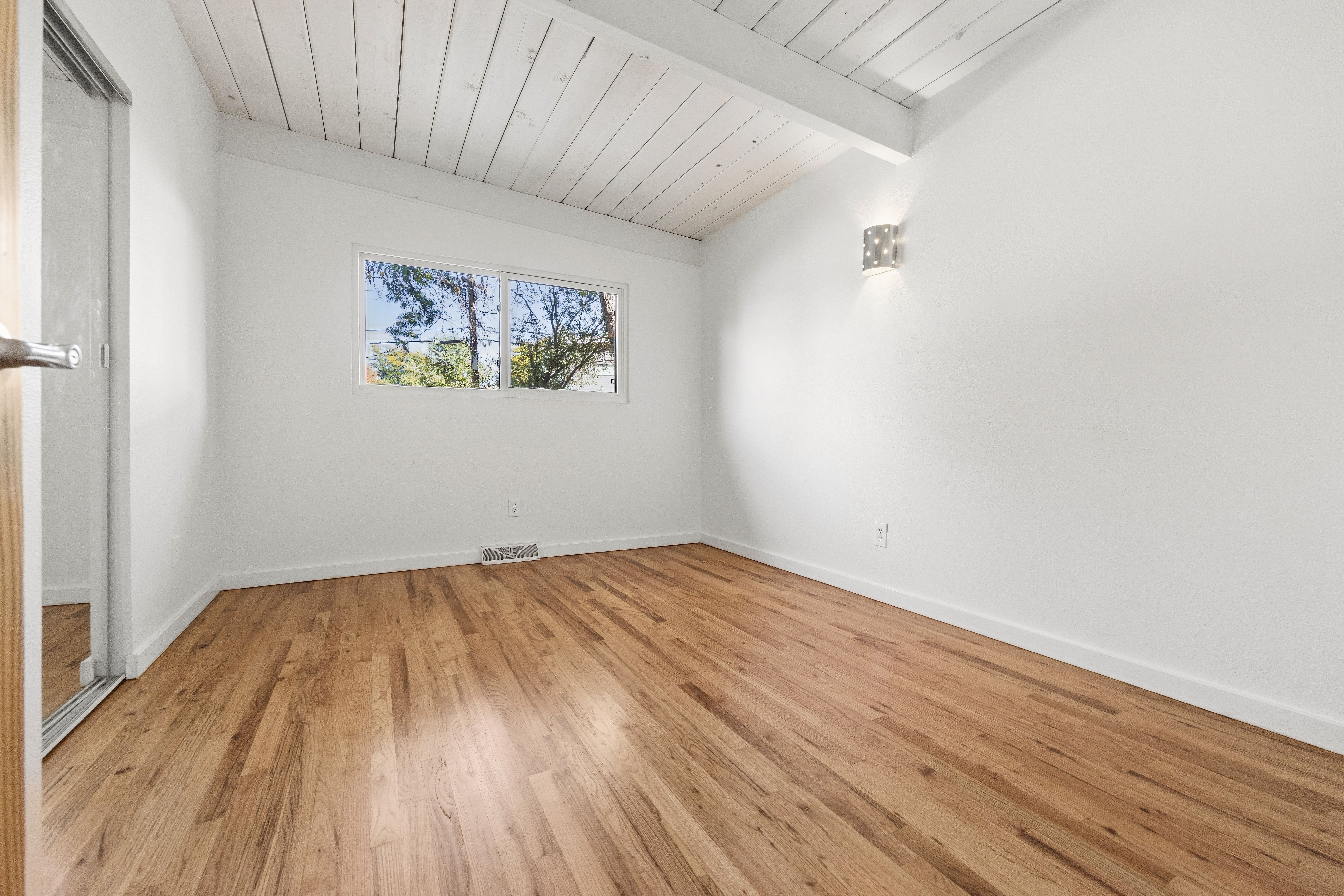  Mid-century modern lives with an effortless connection between indoors and out. - 物件實景