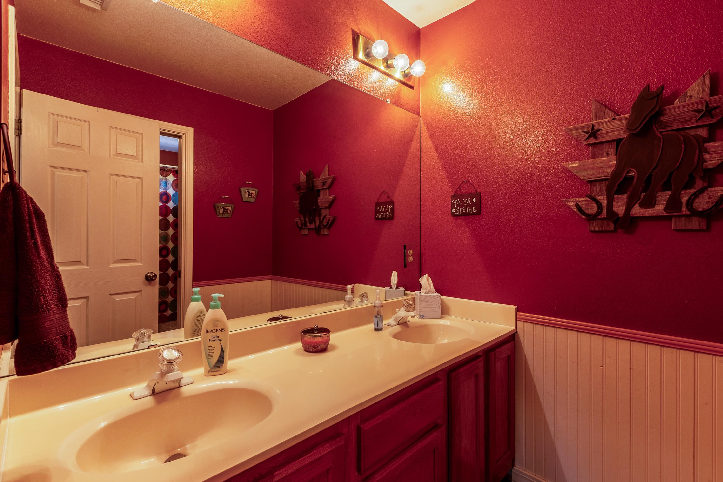 Dripping Springs, Texas, 78620, United States, 3 Bedrooms Bedrooms, ,3 BathroomsBathrooms,Residential,For Sale,1838003