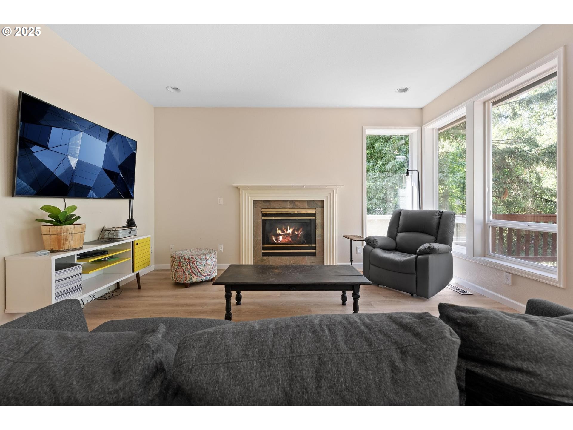 Portland, Oregon, 97219, United States, 4 Bedrooms Bedrooms, ,2 BathroomsBathrooms,Residential,For Sale,1917985