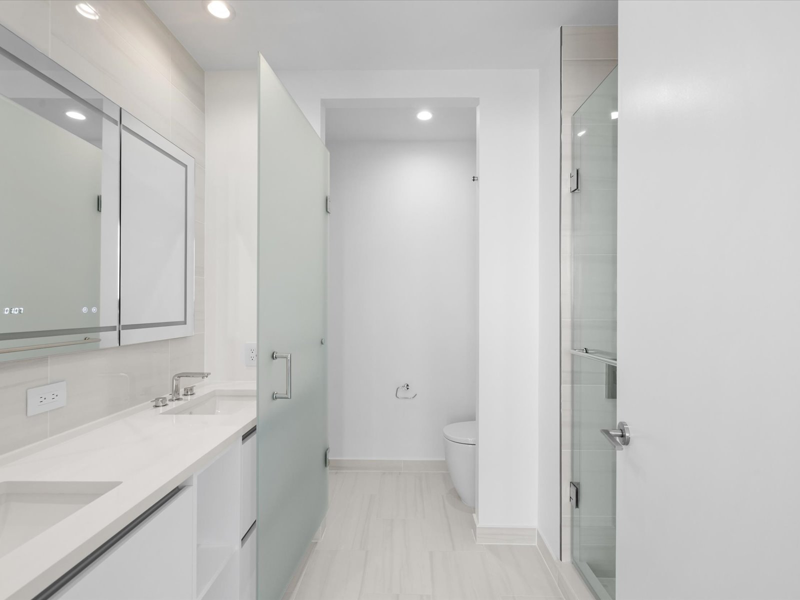 ST Petersburg, Florida, 33701, United States, 2 Bedrooms Bedrooms, ,3 BathroomsBathrooms,Residential,For Sale,2049072