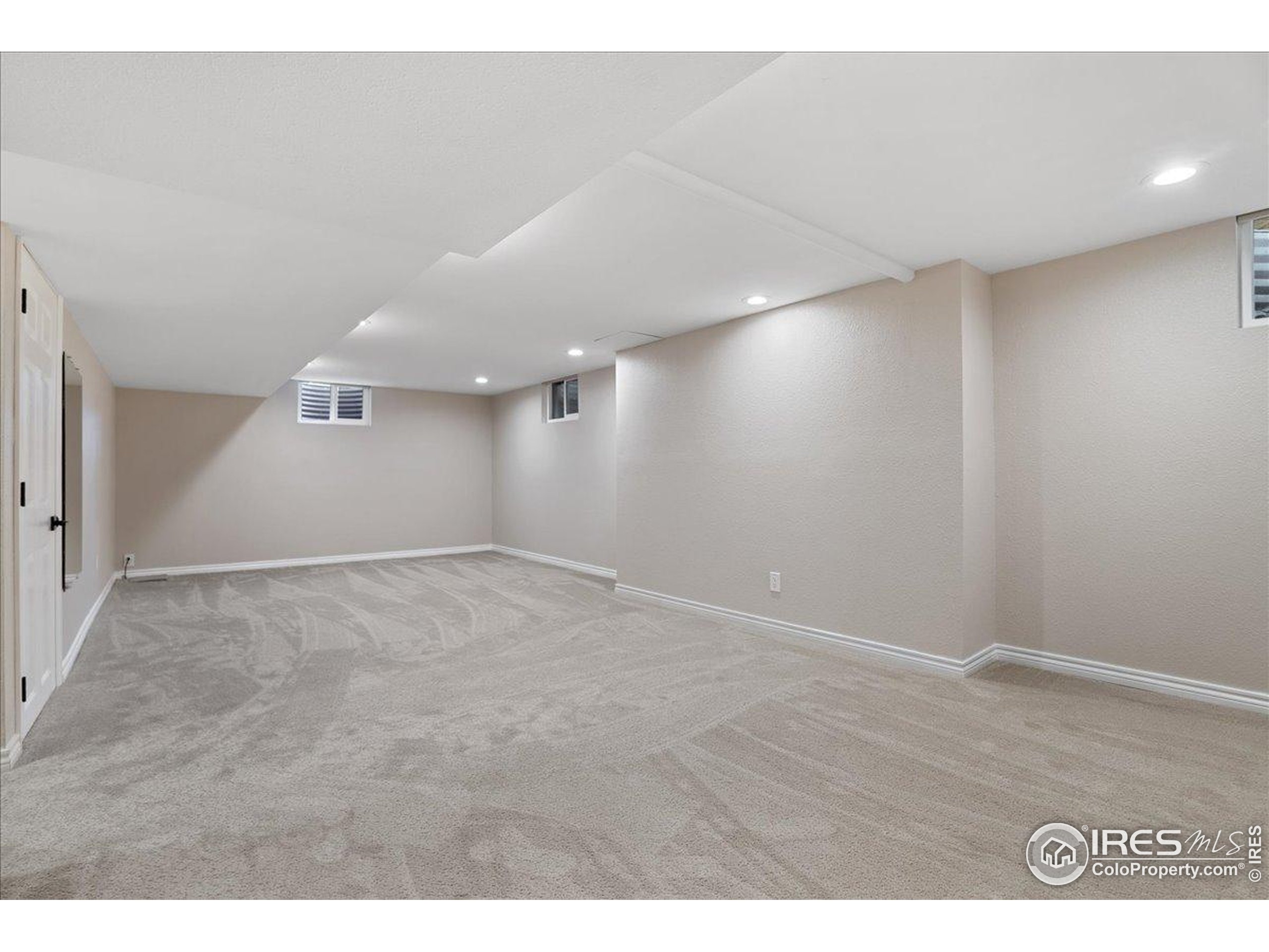 Longmont, Colorado, 80504, United States, 5 Bedrooms Bedrooms, ,1 BathroomBathrooms,Residential,For Sale,1933238