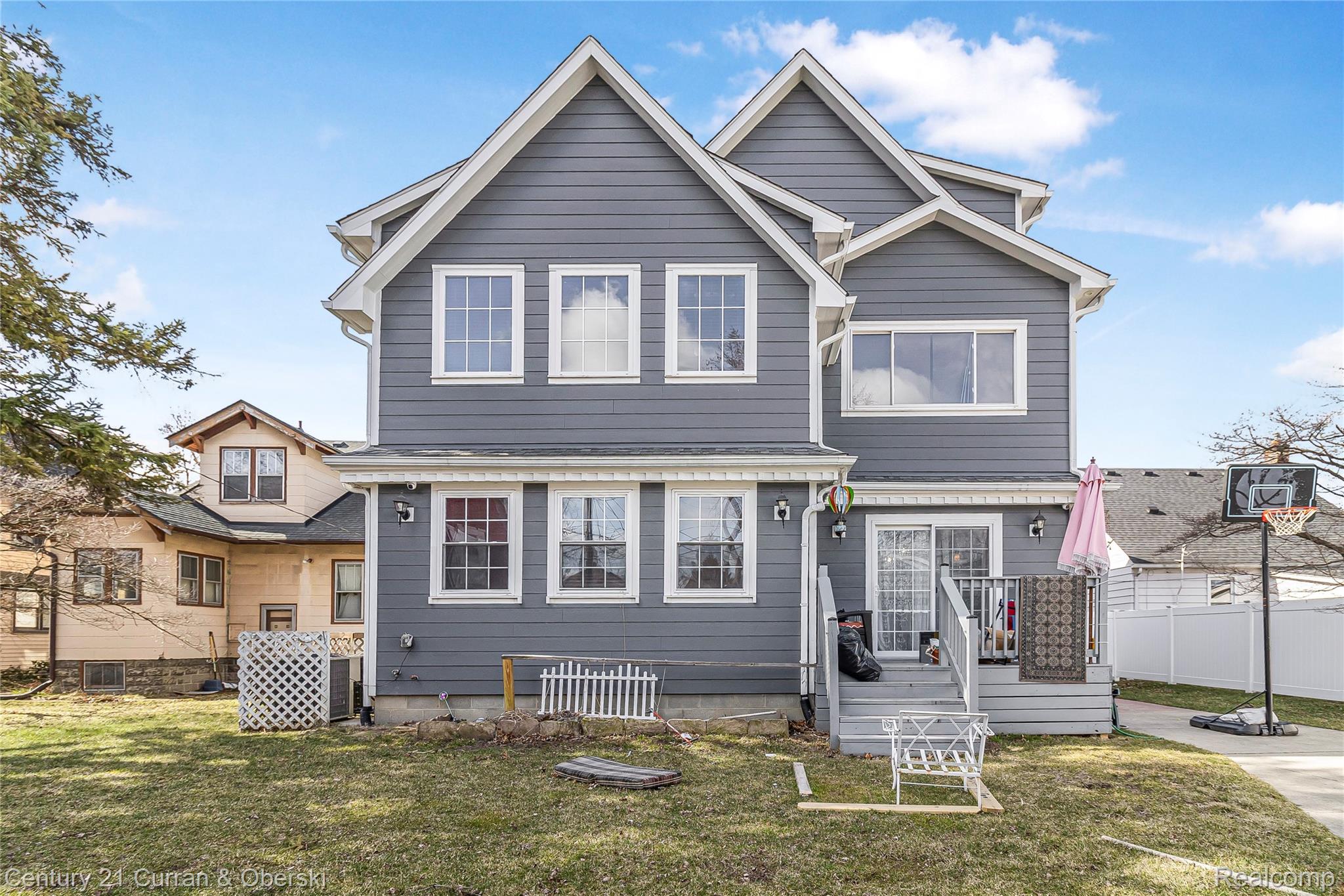 Dearborn, Michigan, 48124, United States, 4 Bedrooms Bedrooms, ,3 BathroomsBathrooms,Residential,For Sale,1921247