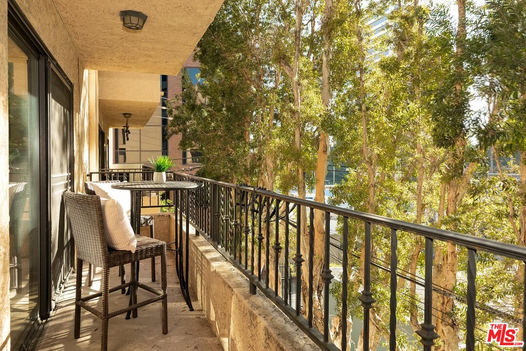 Los Angeles, California, 90025, United States, 2 Bedrooms Bedrooms, ,2 BathroomsBathrooms,Residential,For Sale,2003493