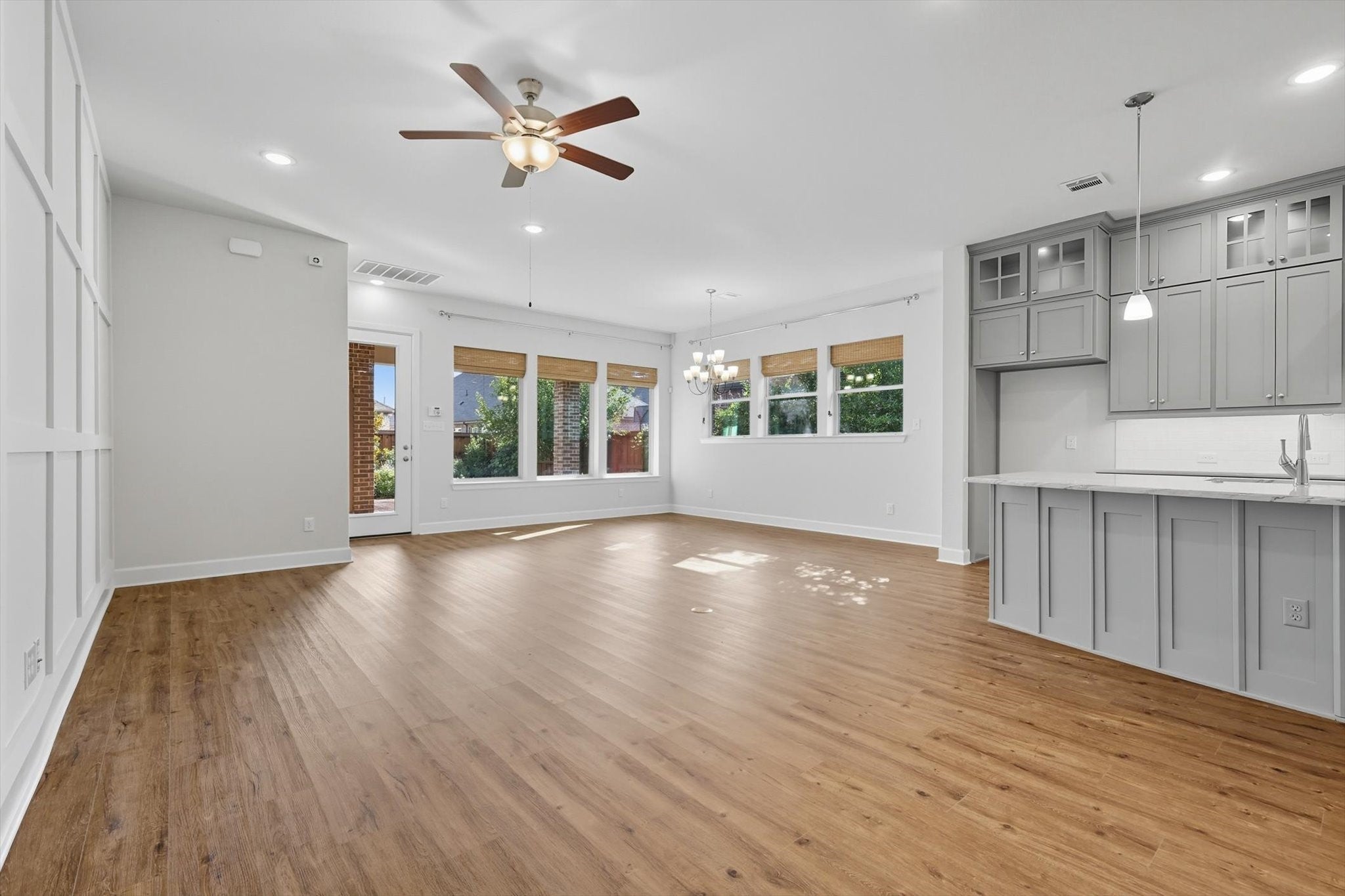 Arlington, Texas, 76005, United States, 2 Bedrooms Bedrooms, ,2 BathroomsBathrooms,Residential,For Sale,1981286