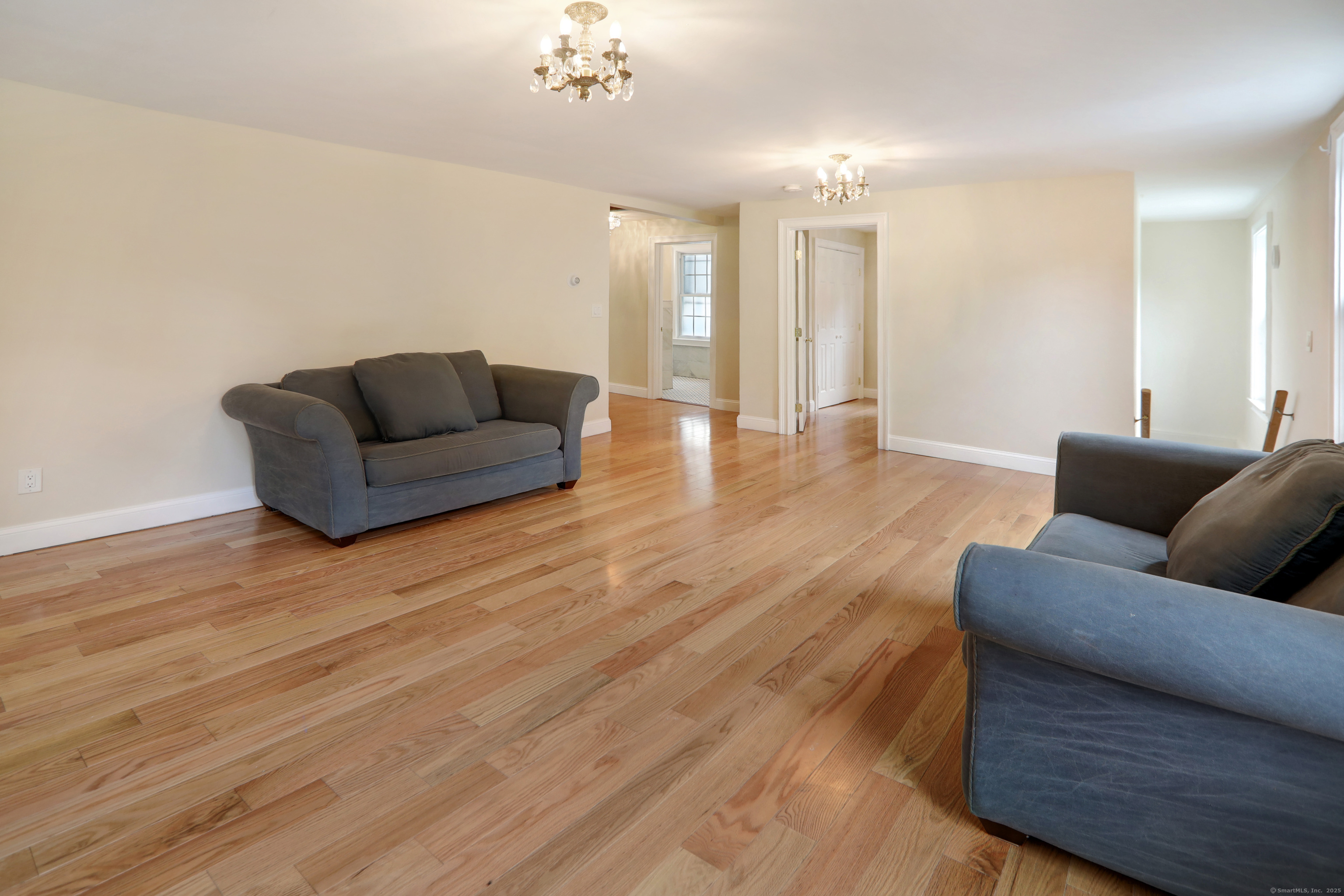 Hamden, Connecticut, 06518, United States, 9 Bedrooms Bedrooms, ,3 BathroomsBathrooms,Residential,For Sale,1940176
