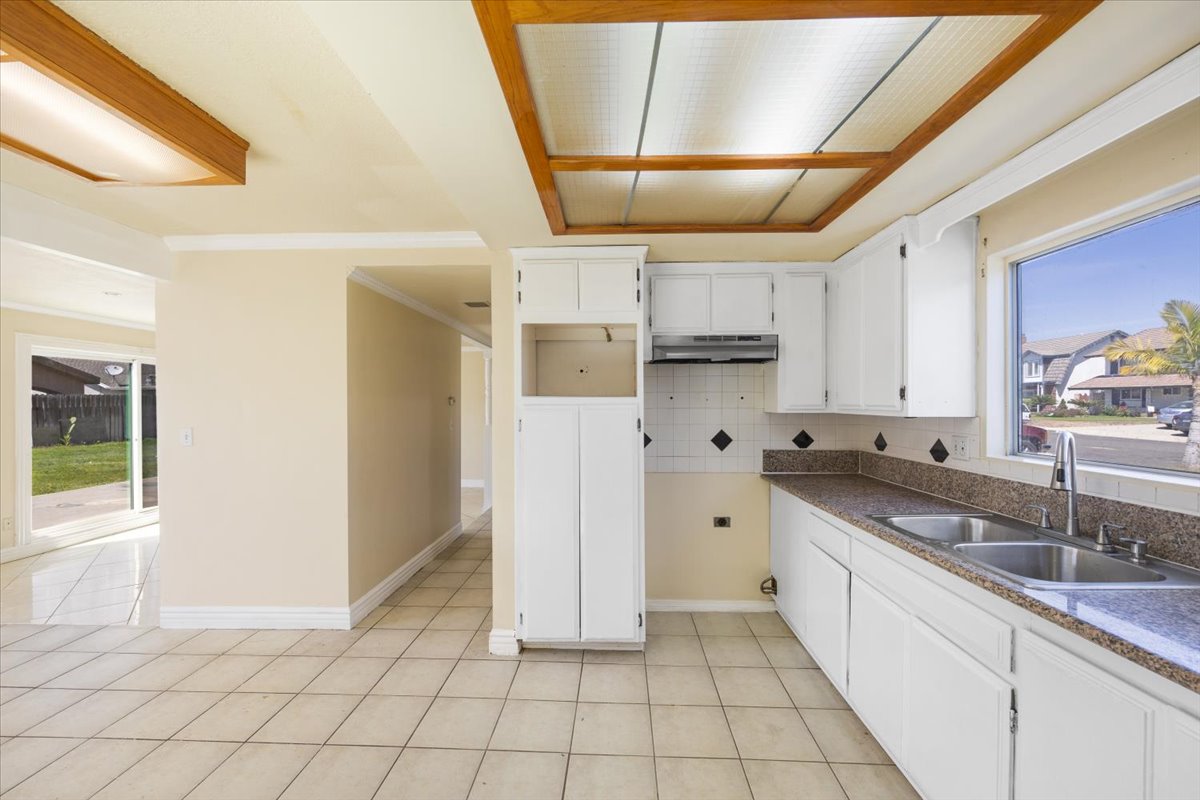 Chino, California, 91710, United States, 5 Bedrooms Bedrooms, ,3 BathroomsBathrooms,Residential,For Sale,1943036