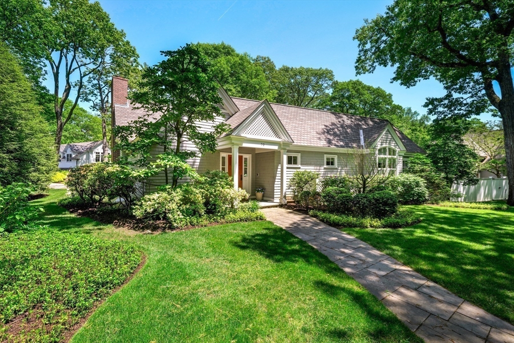 Wellesley, Massachusetts, 02481, United States, 2 Bedrooms Bedrooms, ,3 BathroomsBathrooms,Residential,For Sale,1941651