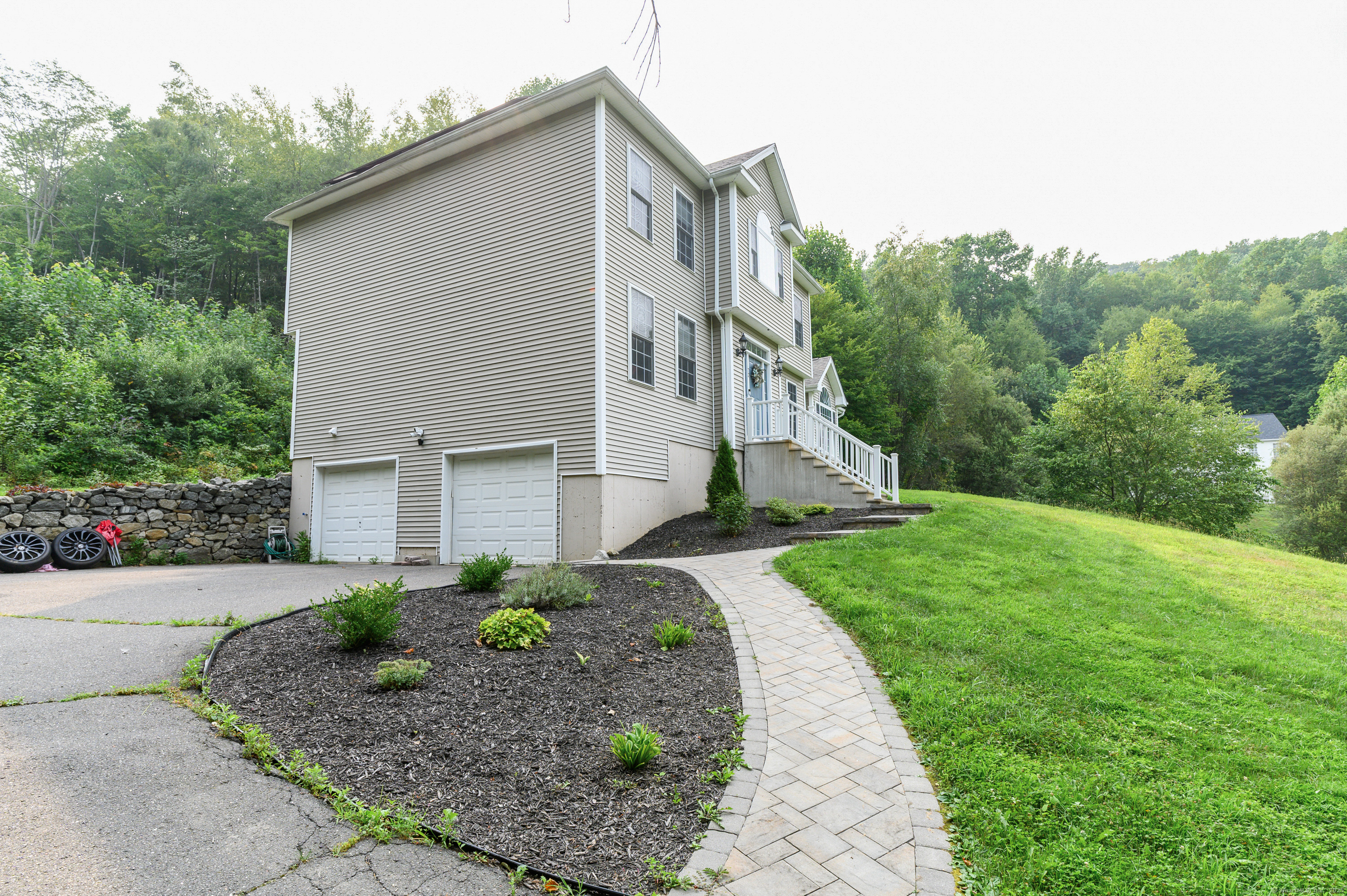 Seymour, Connecticut, 06483, United States, 4 Bedrooms Bedrooms, ,3 BathroomsBathrooms,Residential,For Sale,1913328