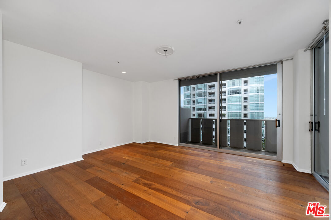 Los Angeles, California, 90024, United States, 2 Bedrooms Bedrooms, ,3 BathroomsBathrooms,Residential,For Sale,1817852