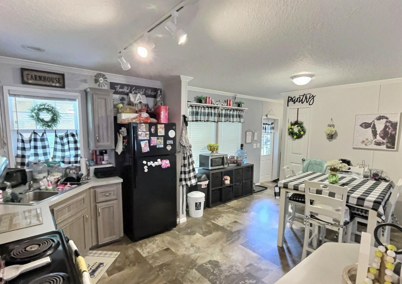 Palatka, Florida, 32177, United States, 4 Bedrooms Bedrooms, ,3 BathroomsBathrooms,Residential,For Sale,1898864