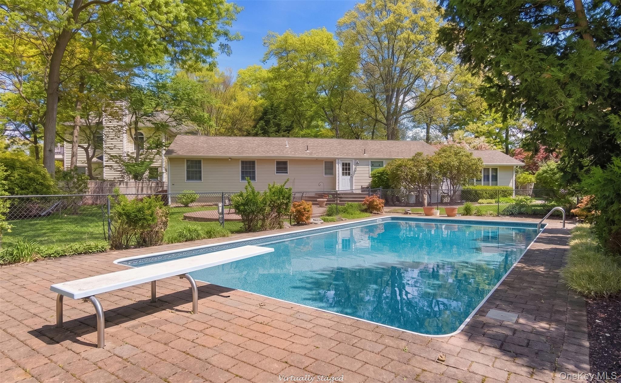  28 King Arthurs Court, Saint James, NY, 11780 - 物件實景