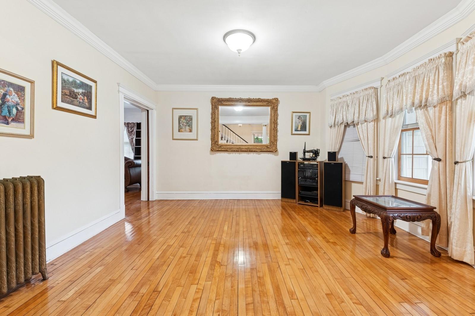 Bay Shore, New York, 11706, United States, 4 Bedrooms Bedrooms, ,3 BathroomsBathrooms,Residential,For Sale,1836669
