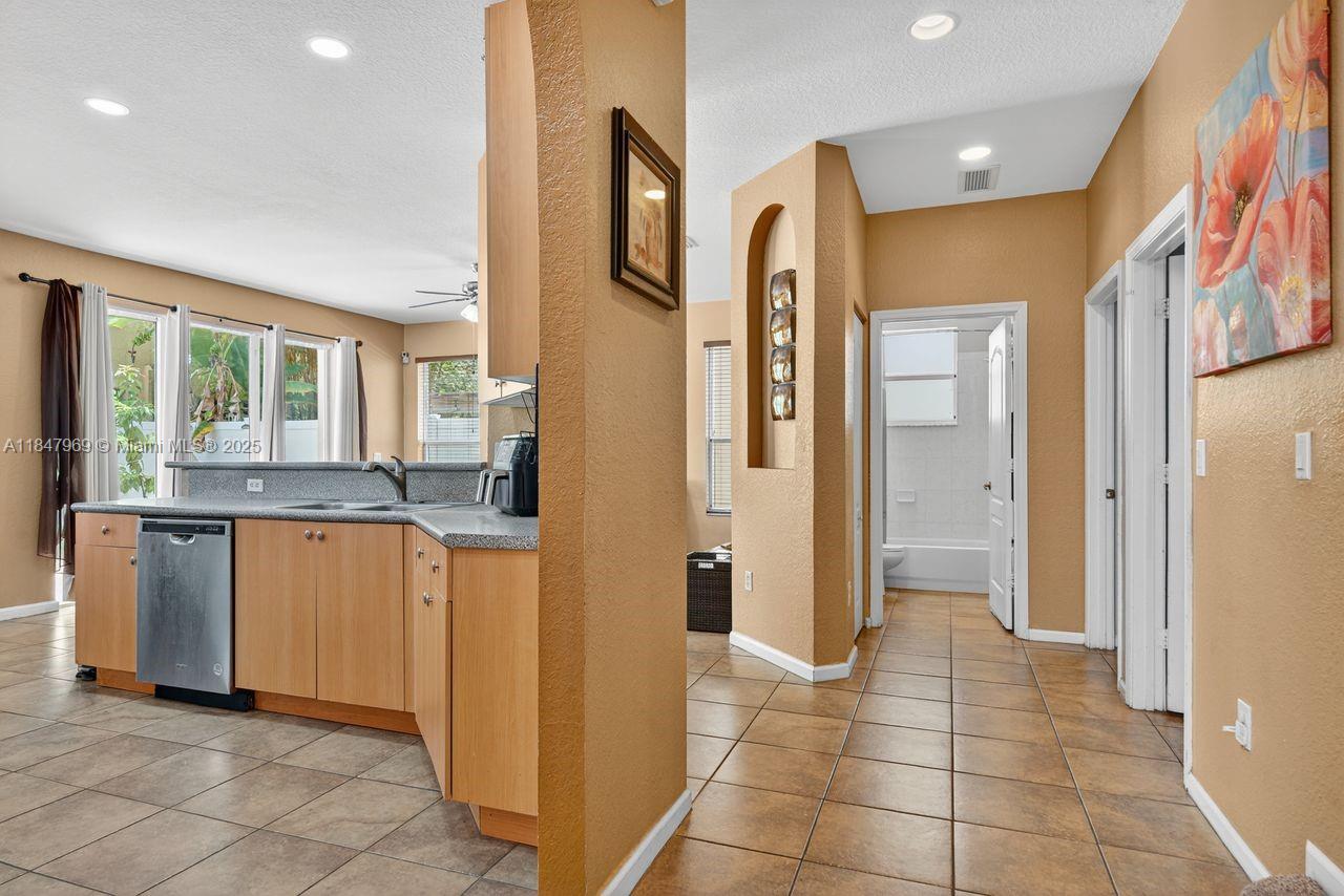 Homestead, Florida, 33033, United States, 7 Bedrooms Bedrooms, ,3 BathroomsBathrooms,Residential,For Sale,1903870