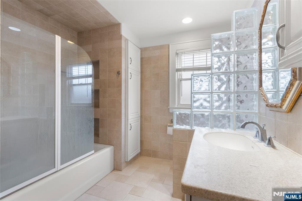 Rutherford, New Jersey, 07070, United States, 4 Bedrooms Bedrooms, ,2 BathroomsBathrooms,Residential,For Sale,1901236