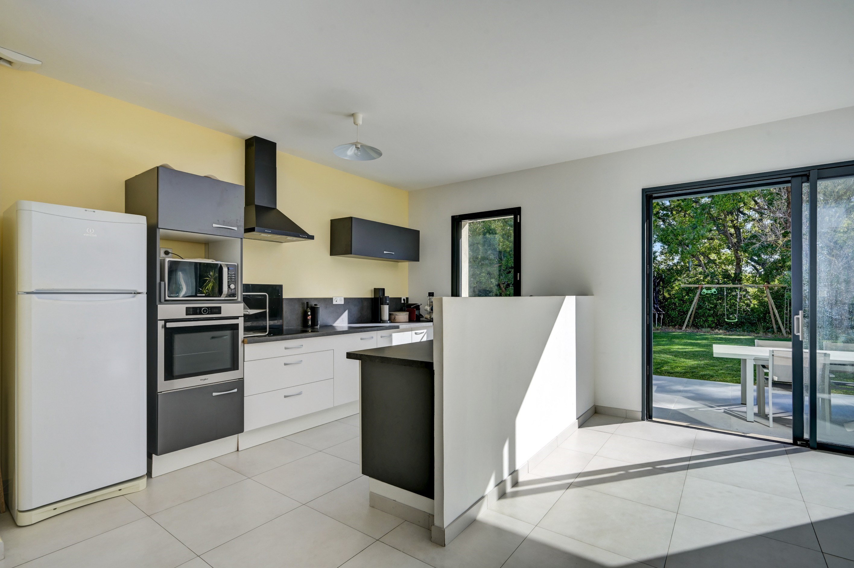  200 m² Family Home on 2100 m² For Sale West of Aix-en-Provence - 物件實景