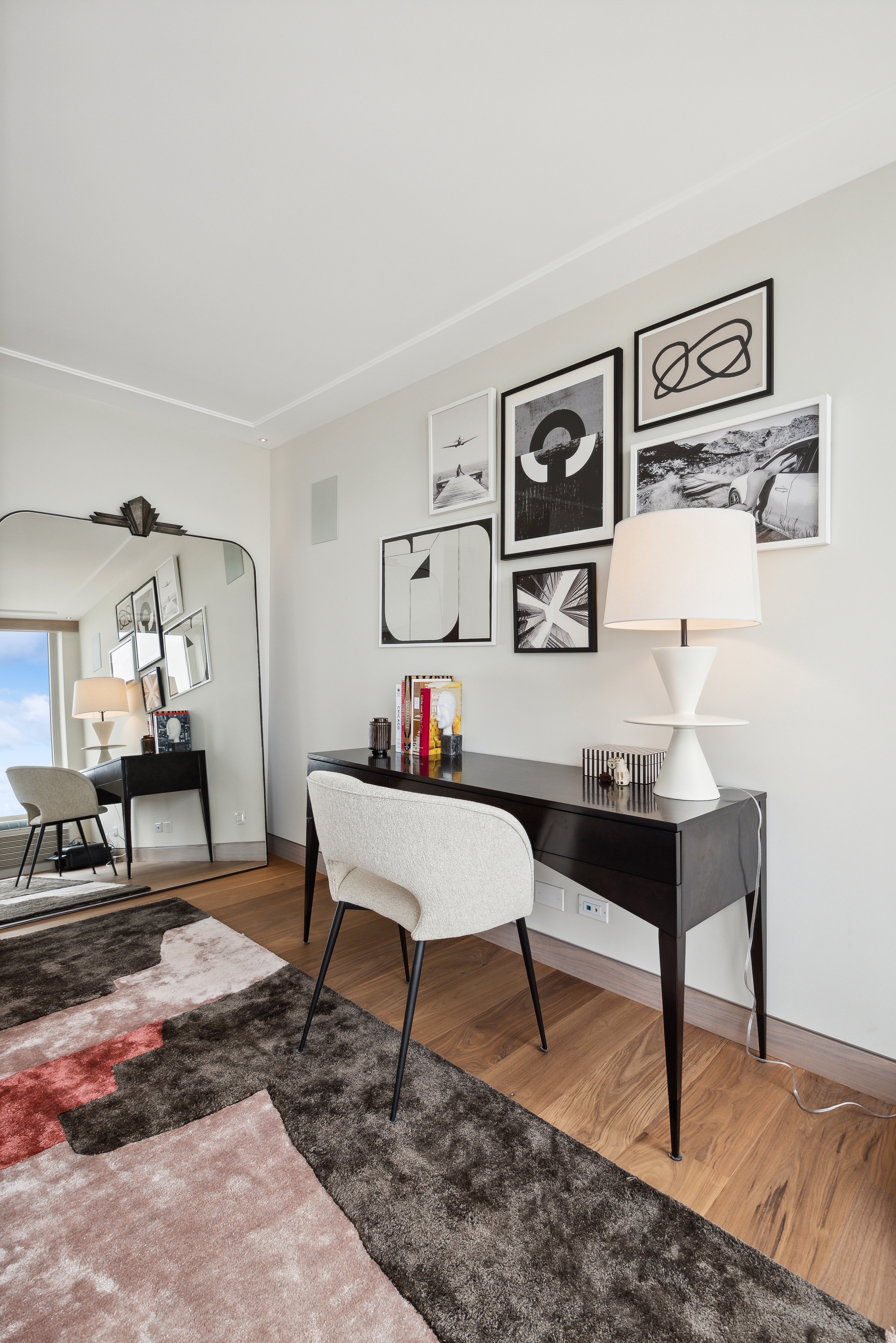  Absolutely Stunning, Penthouse Level Furnished Condo - 物件實景