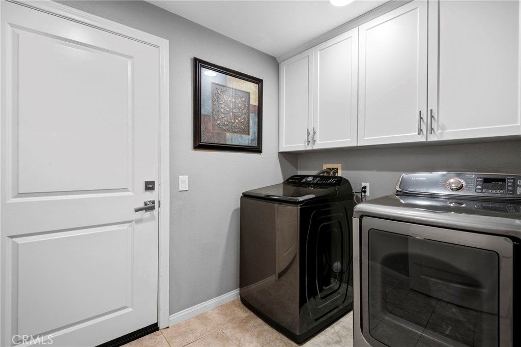 Irvine, California, 92618, United States, 2 Bedrooms Bedrooms, ,2 BathroomsBathrooms,Residential,For Sale,1987826