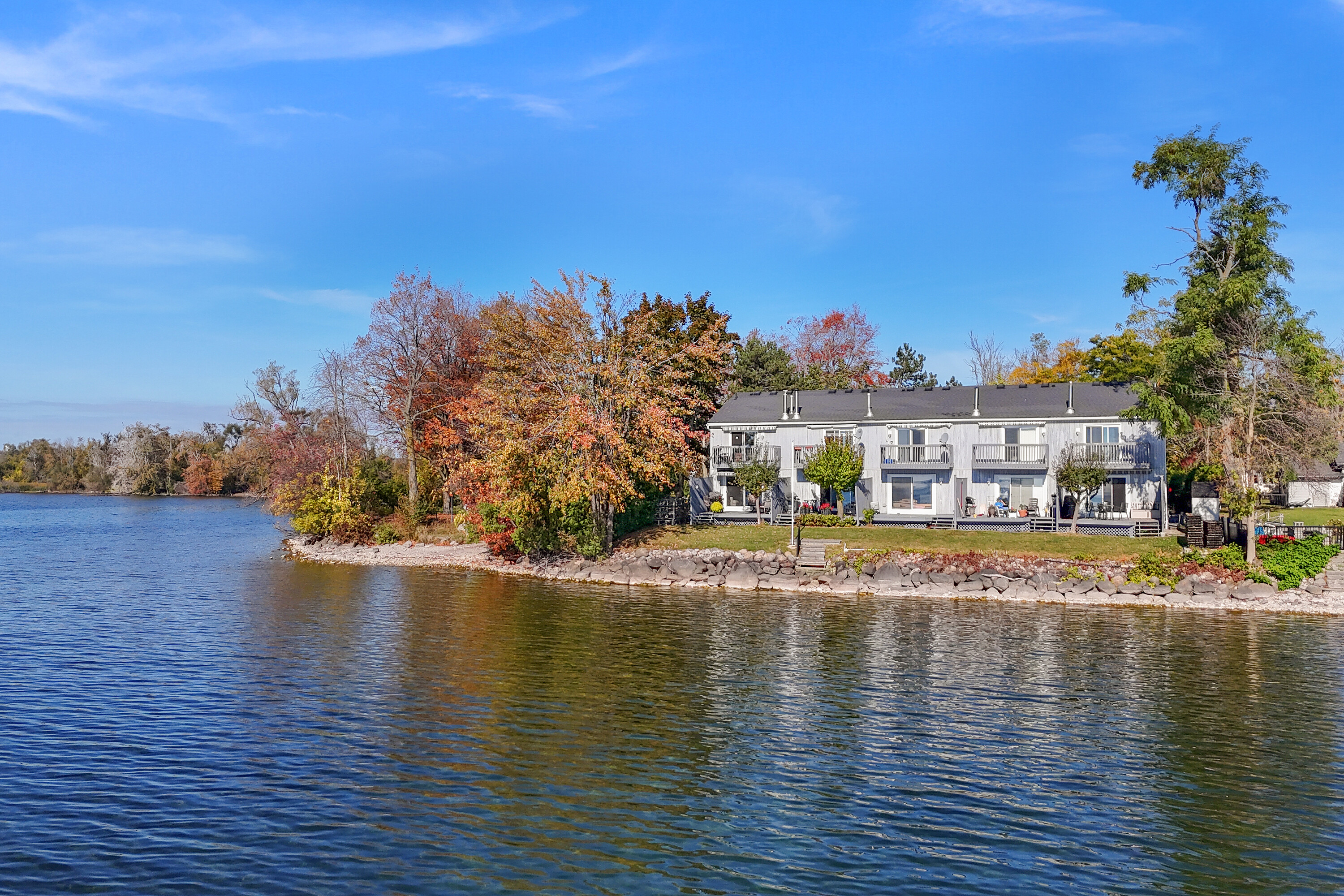  Rare Lakefront Living - 物件實景