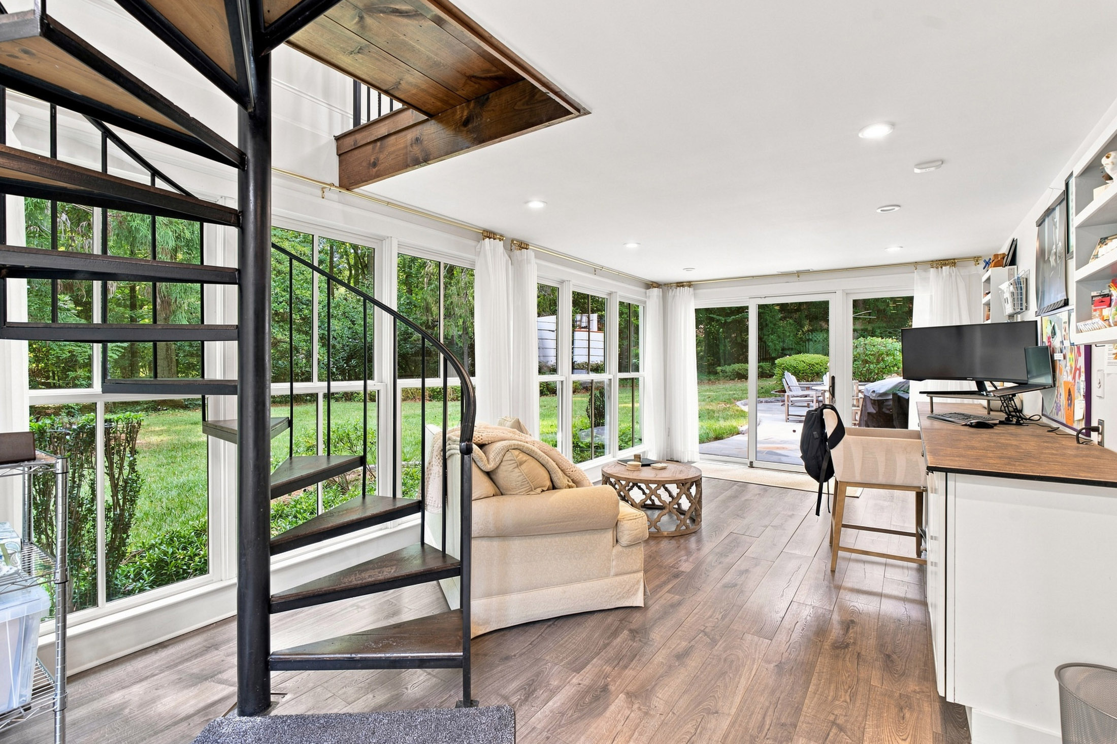  Thoughtfully Designed and Renovated Home in Londonberry Estates - 物件實景