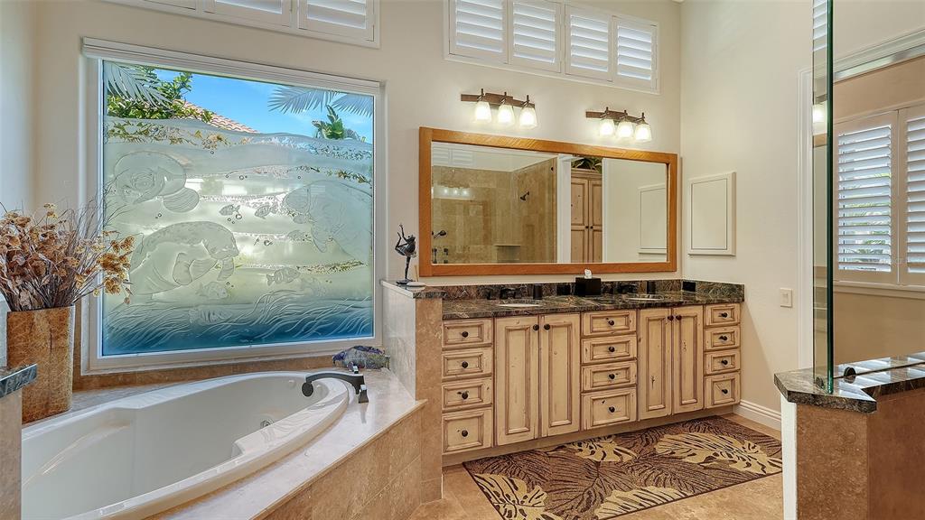 Longboat Key, Florida, 34228, United States, 3 Bedrooms Bedrooms, ,4 BathroomsBathrooms,Residential,For Sale,1986320