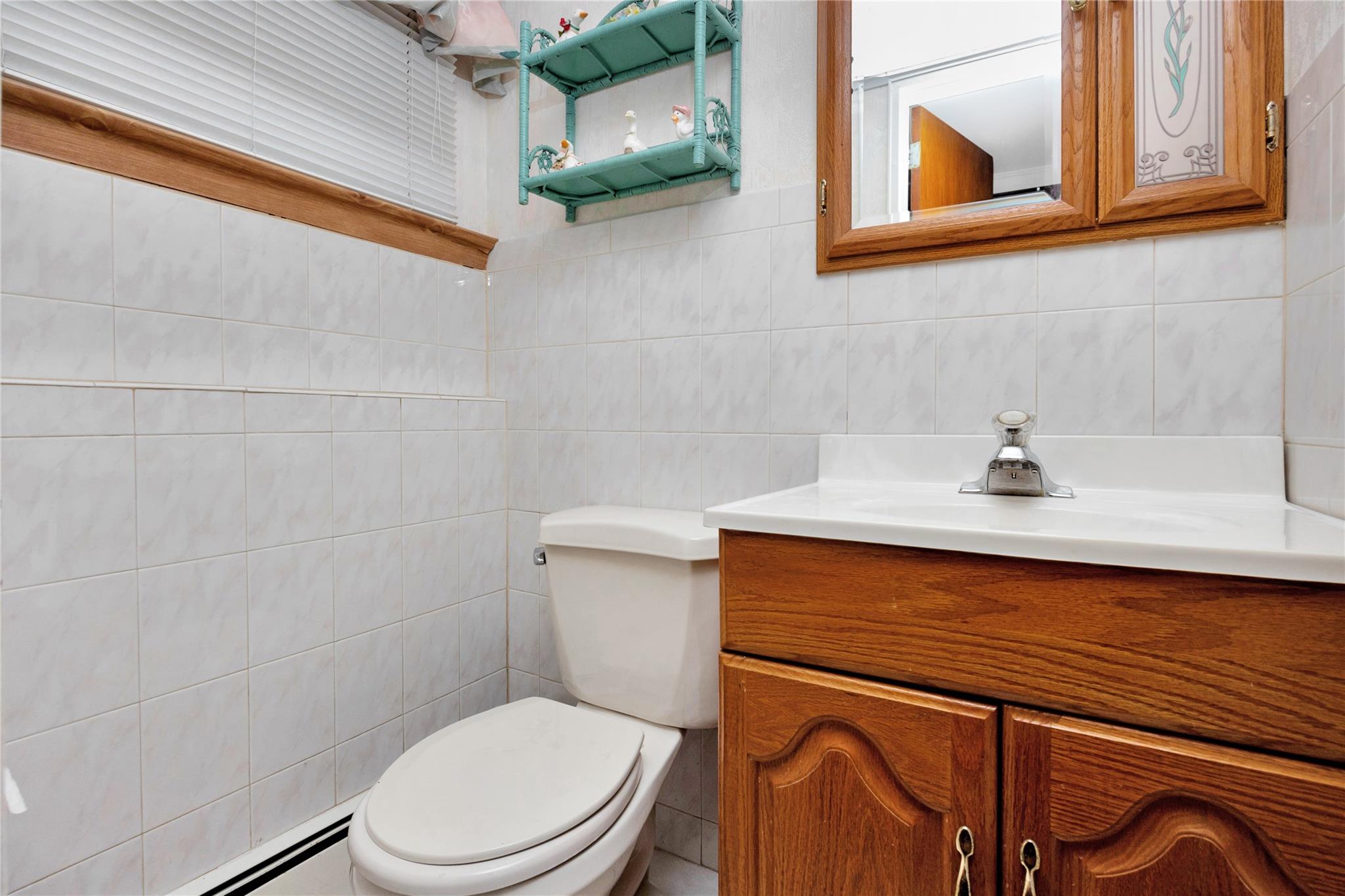 Farmingdale, New York, 11735, United States, 3 Bedrooms Bedrooms, ,2 BathroomsBathrooms,Residential,For Sale,1793248