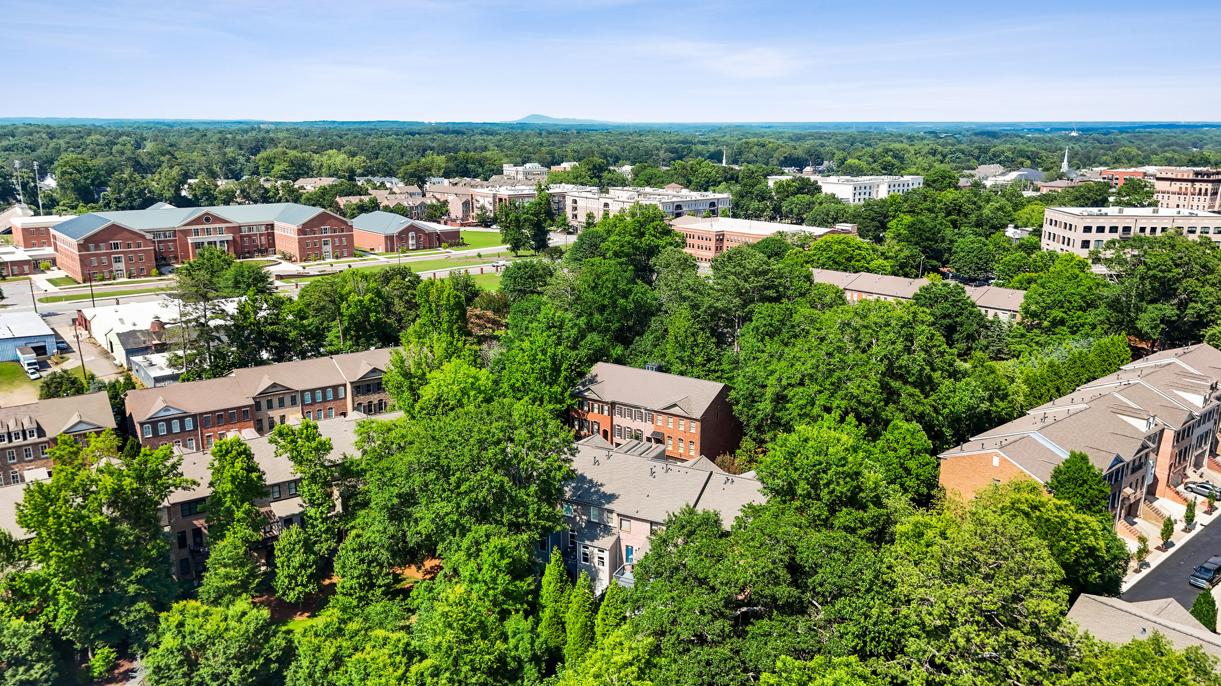  Beautifully Appointed Townhome in the Heart of Downtown Alpharetta - 物件實景