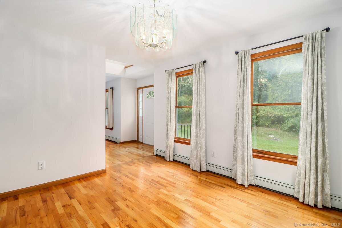 New Milford, Connecticut, 06776, United States, 3 Bedrooms Bedrooms, ,3 BathroomsBathrooms,Residential,For Sale,1958053