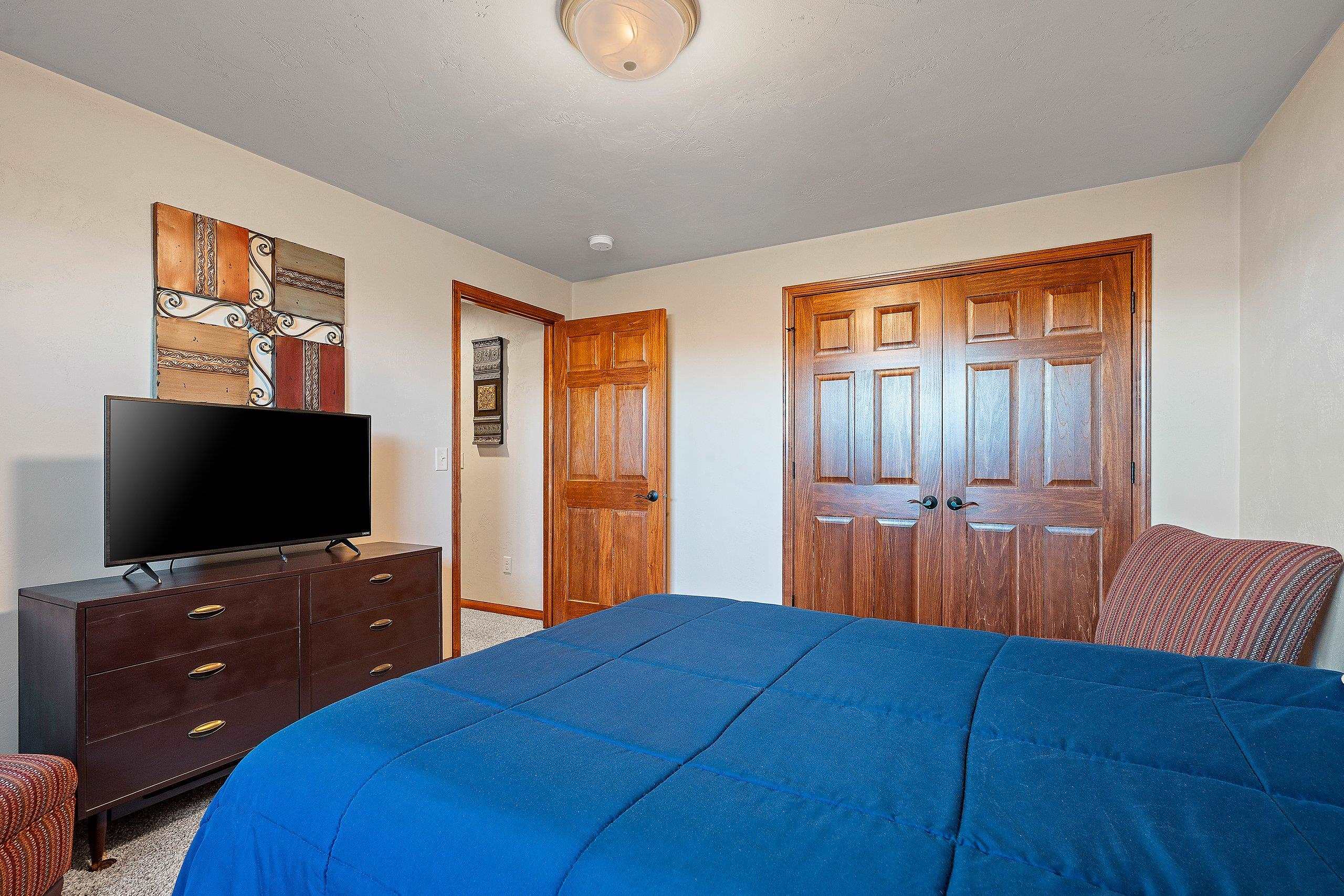 NEENAH, Wisconsin, 54956, United States, 3 Bedrooms Bedrooms, ,3 BathroomsBathrooms,Residential,For Sale,1986561