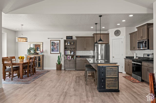 Salem, Utah, 84653, United States, 3 Bedrooms Bedrooms, ,3 BathroomsBathrooms,Residential,For Sale,1943257