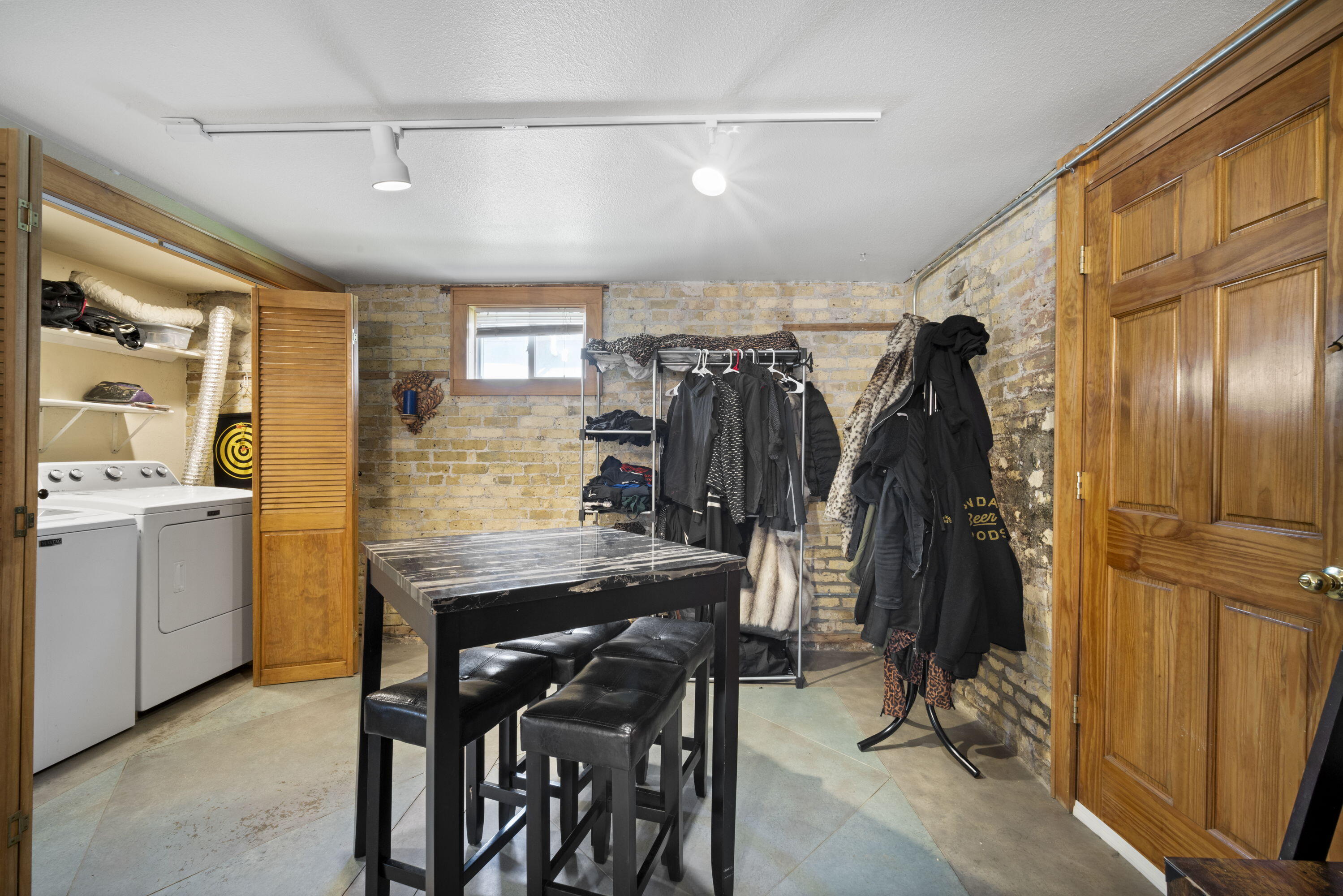 Milwaukee, Wisconsin, 53202, United States, 3 Bedrooms Bedrooms, ,3 BathroomsBathrooms,Residential,For Sale,1982792