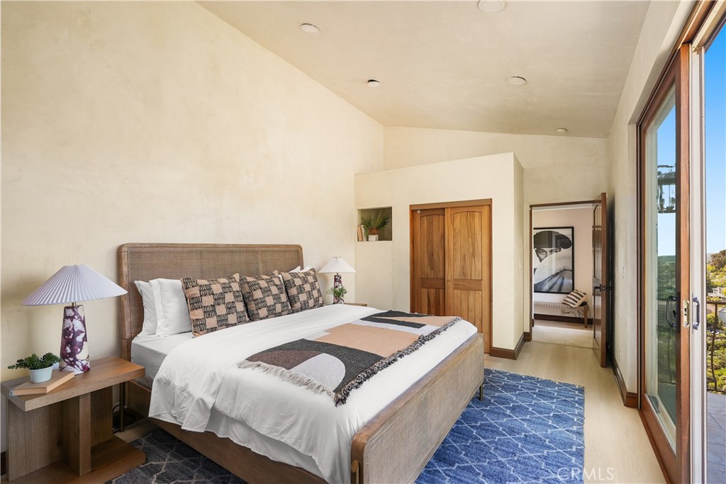 Laguna Beach, California, 92651, United States, 5 Bedrooms Bedrooms, ,6 BathroomsBathrooms,Residential,For Sale,1908512