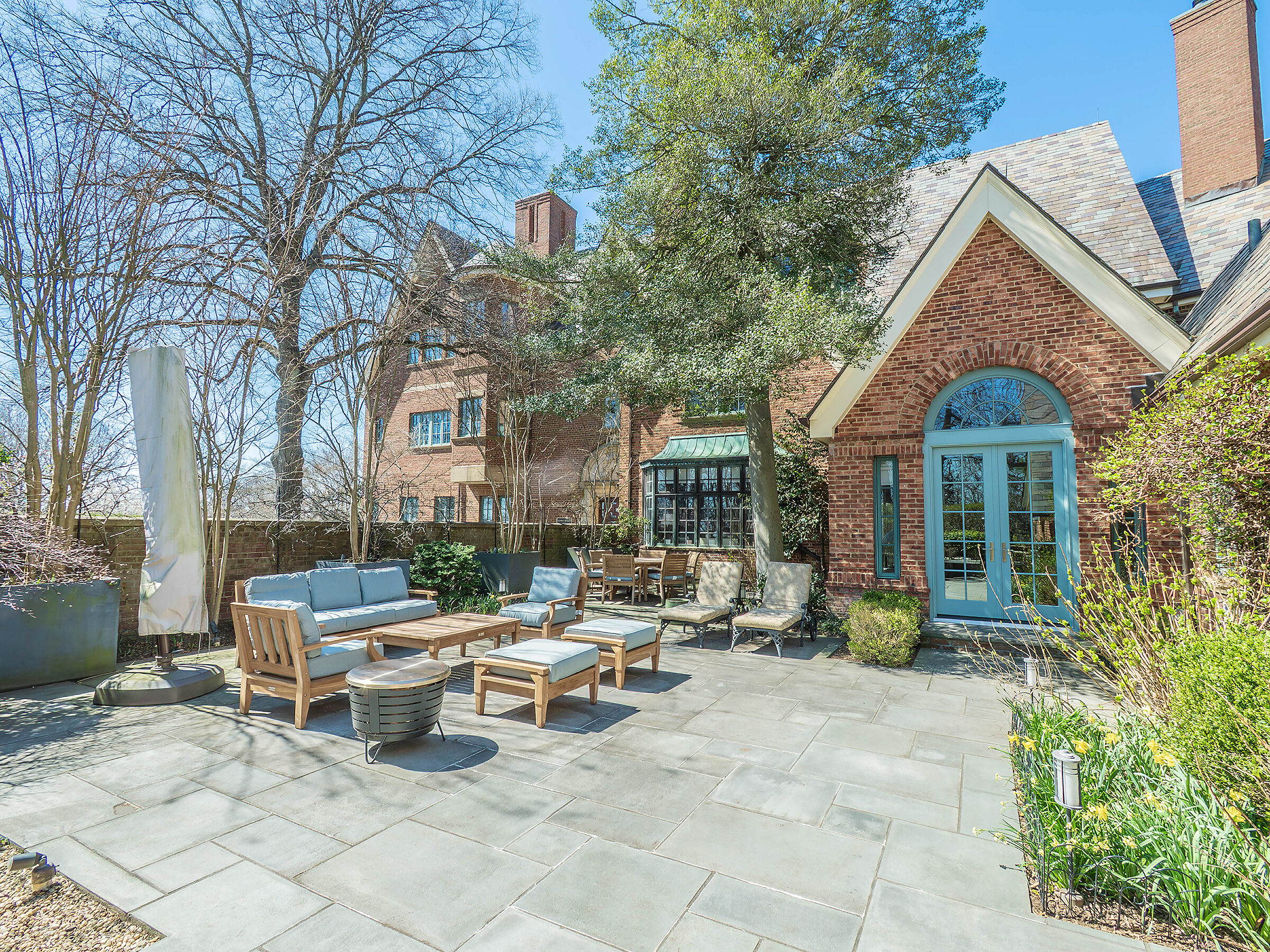  155 Estate Court, Roslyn Heights, NY, 11577 - 物件實景