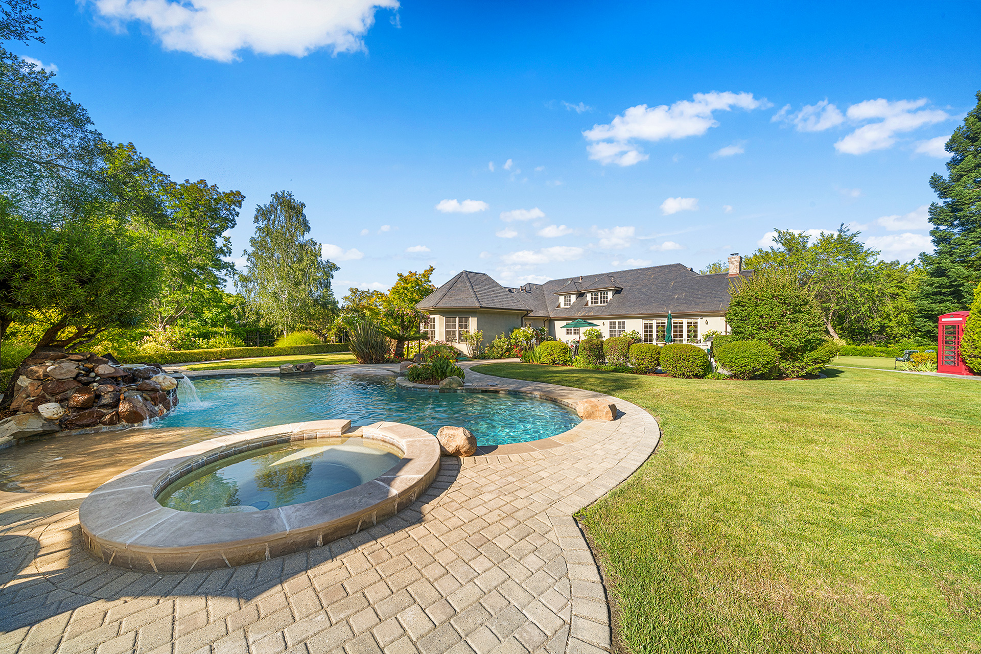  Stunning Saratoga Estate on Expansive Private Grounds - 物件實景
