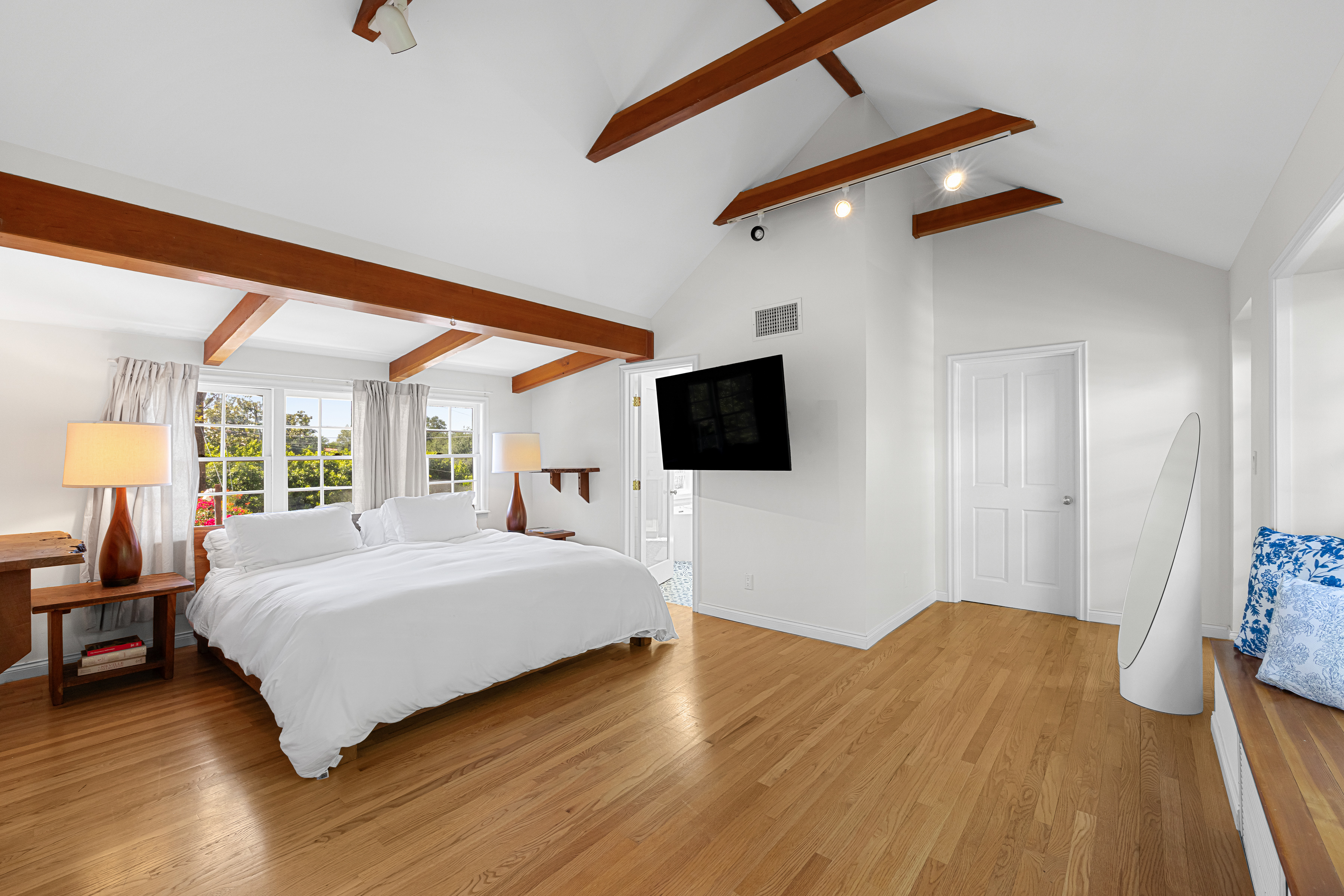  4650 Encino Avenue - 物件實景