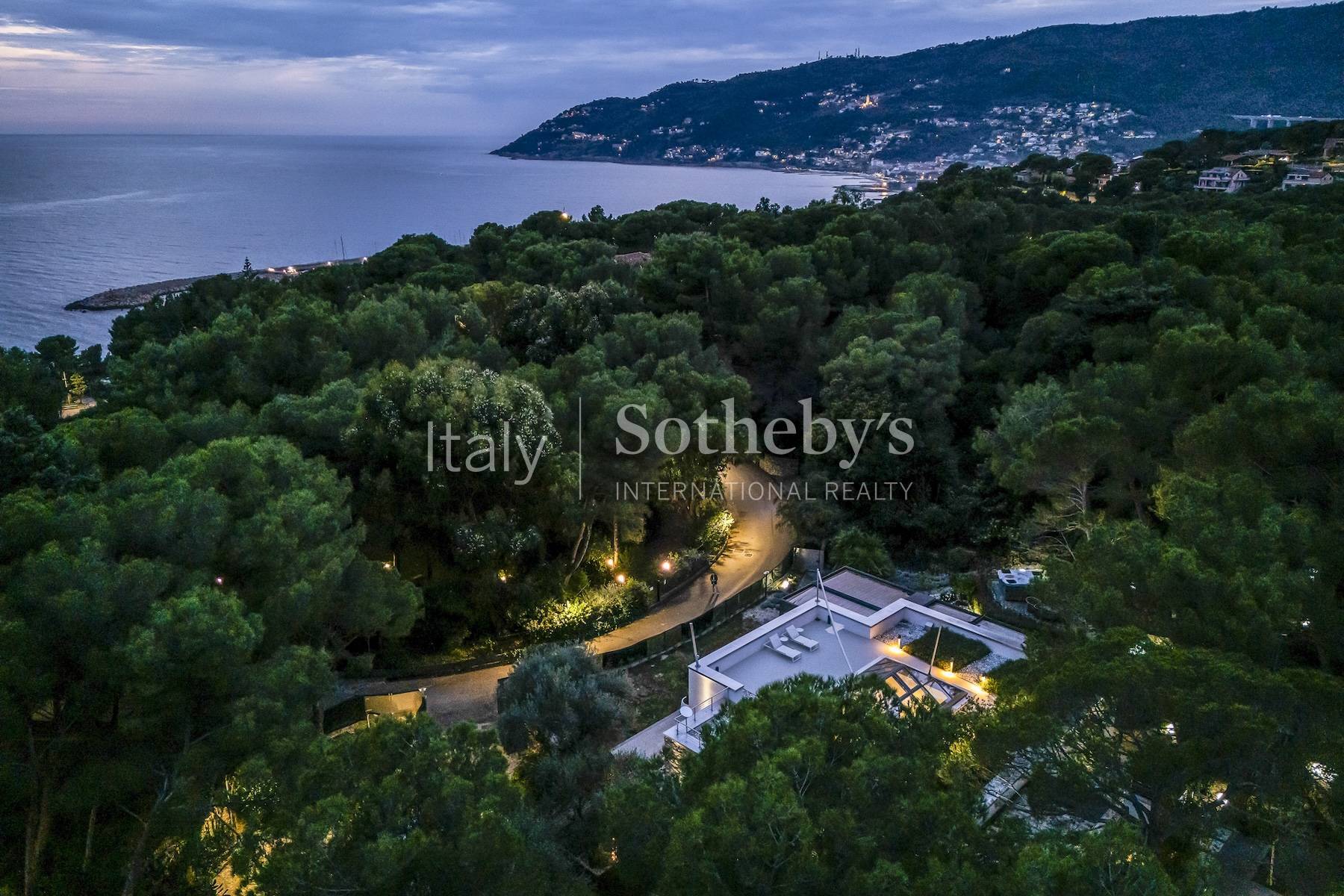  Exclusive villa surrounded by greenery just steps from the sea - 物件實景