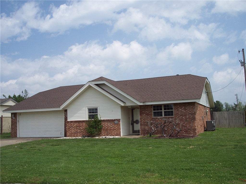 Heritage Cir, Rogers, AR 72758
