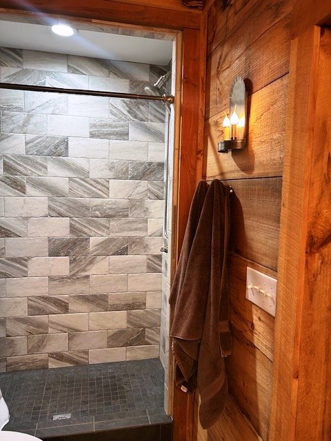 West Jefferson, North Carolina, 28694, United States, 2 Bedrooms Bedrooms, ,2 BathroomsBathrooms,Residential,For Sale,1986104