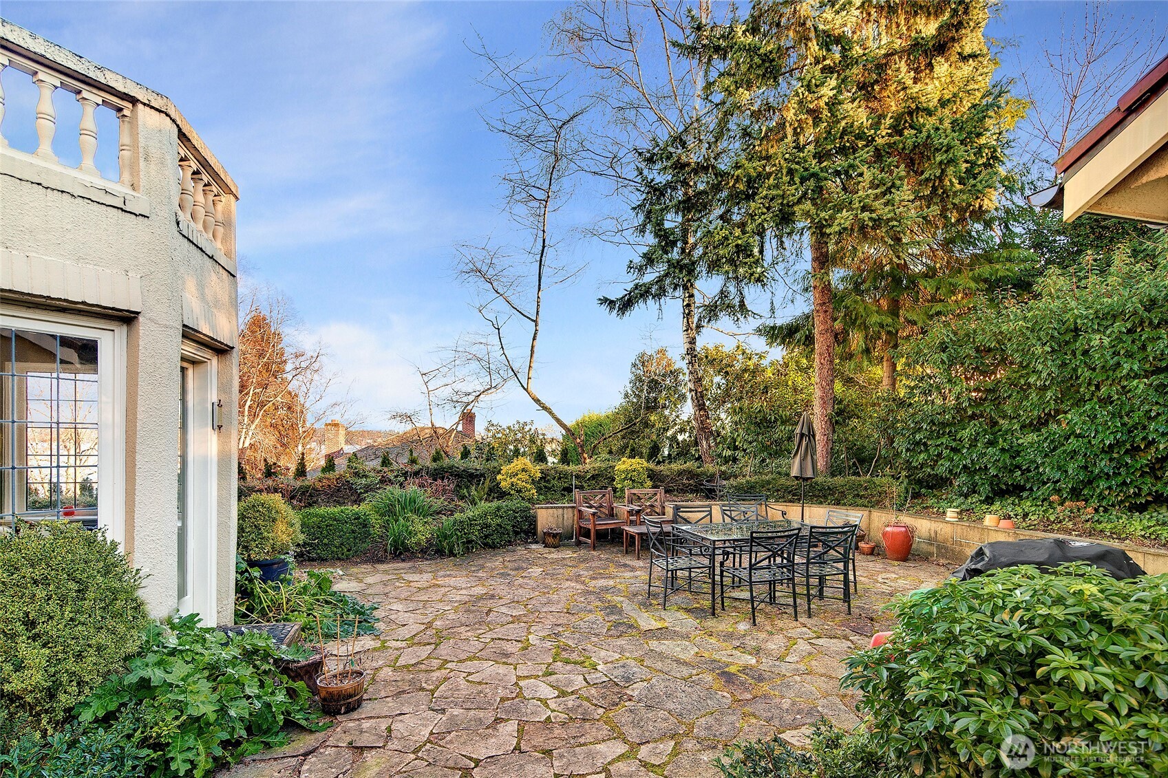 Seattle, Washington, 98112, United States, 4 Bedrooms Bedrooms, ,3 BathroomsBathrooms,Residential,For Sale,1770318