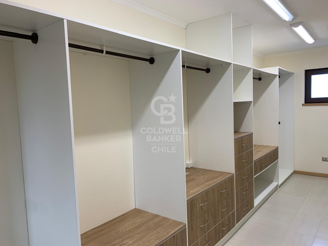 Puerto Varas, Chile, 7 Bedrooms Bedrooms, ,5 BathroomsBathrooms,Residential,For Sale,1990332