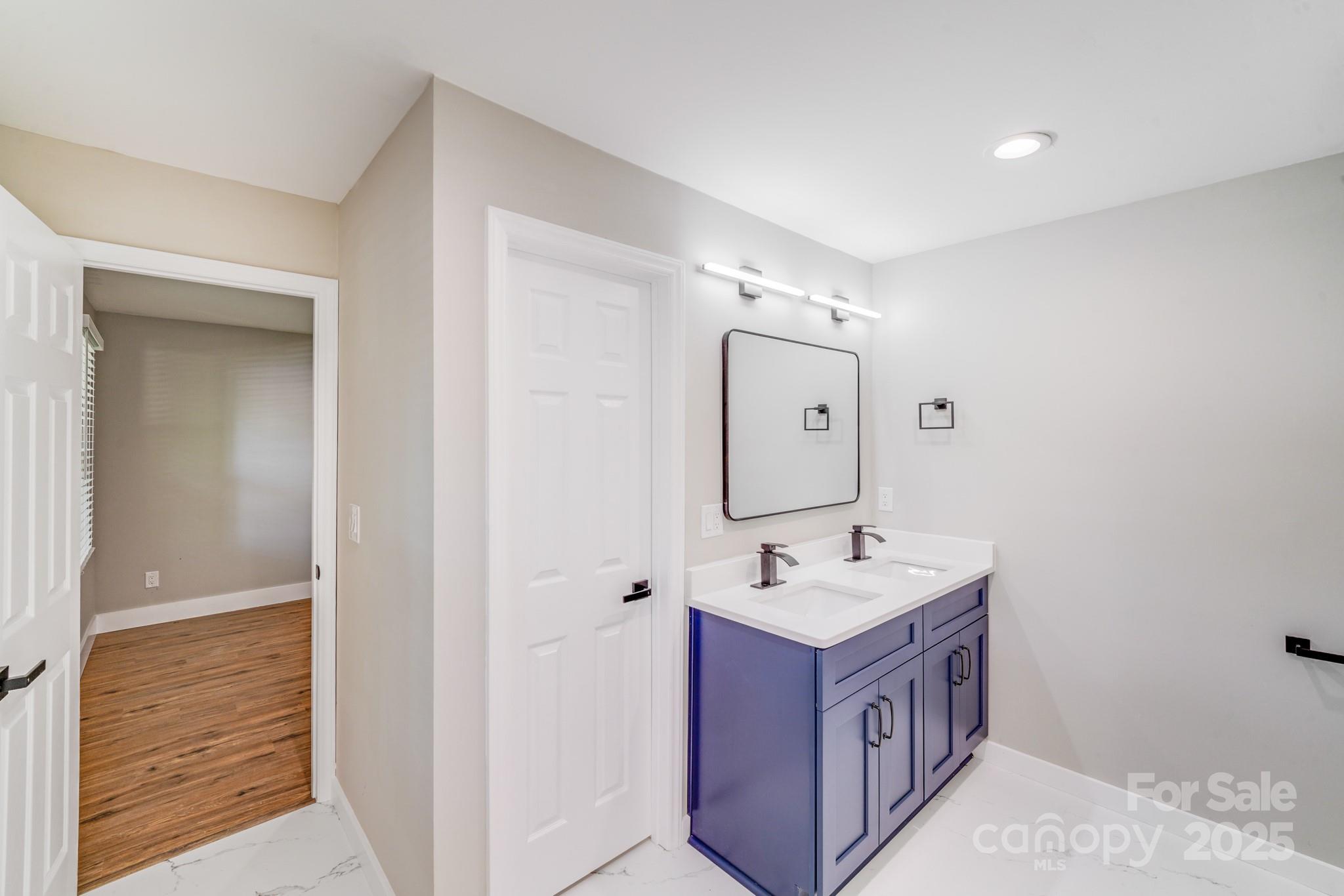 Charlotte, North Carolina, 28210, United States, 3 Bedrooms Bedrooms, ,3 BathroomsBathrooms,Residential,For Sale,1836887