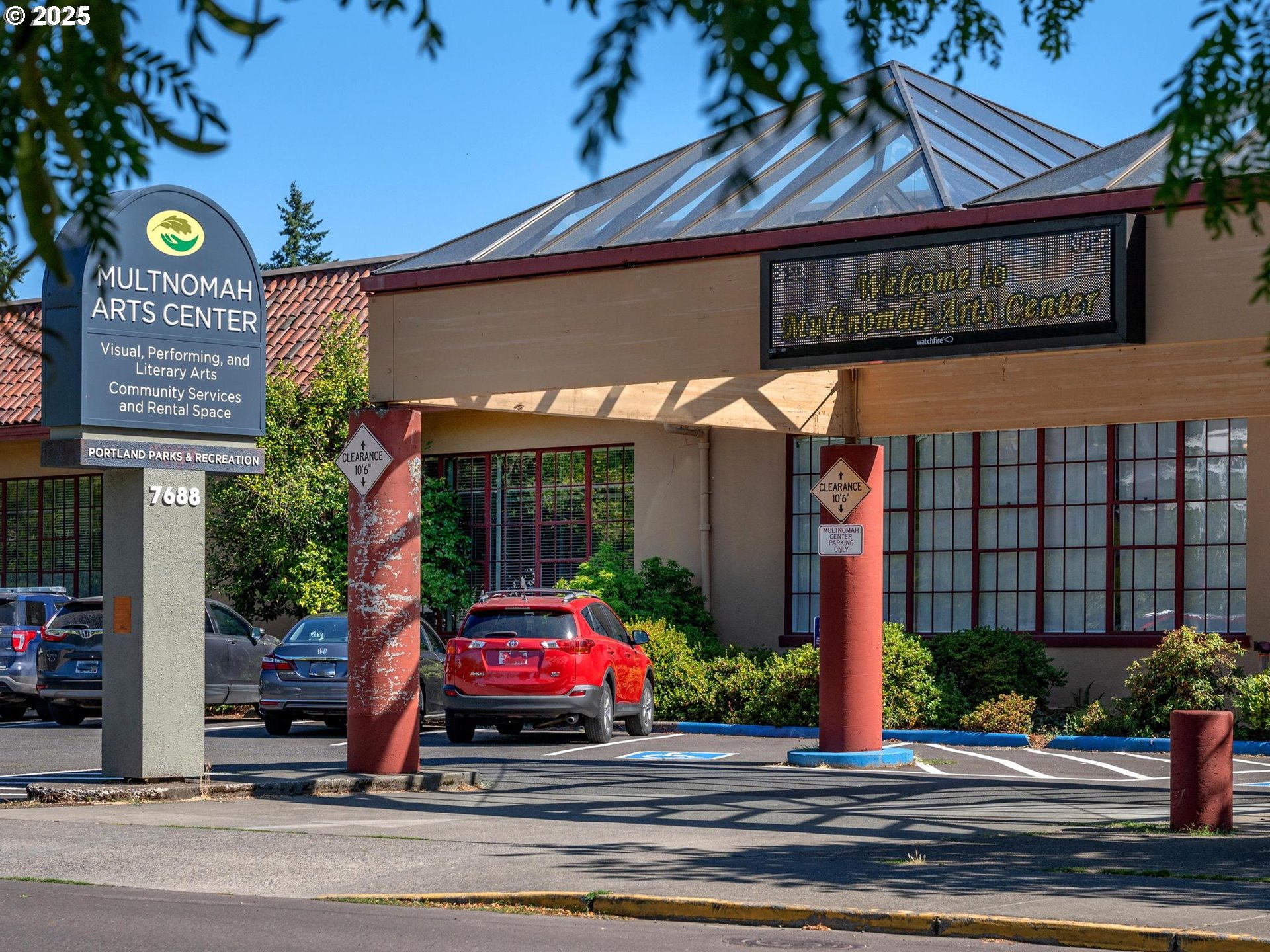 Portland, Oregon, 97219, United States, 3 Bedrooms Bedrooms, ,3 BathroomsBathrooms,Residential,For Sale,1998878