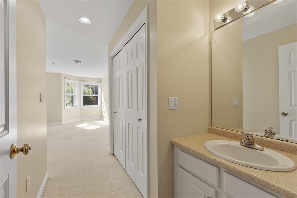 Chelmsford, Massachusetts, 01863, United States, 2 Bedrooms Bedrooms, ,2 BathroomsBathrooms,Residential,For Sale,1939125