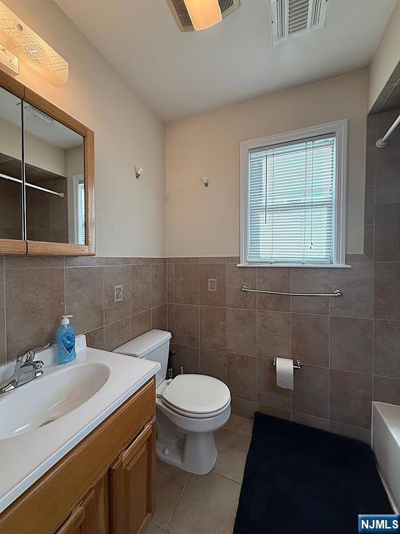 Harrison, New Jersey, 07029, United States, 5 Bedrooms Bedrooms, ,5 BathroomsBathrooms,Residential,For Sale,1985698