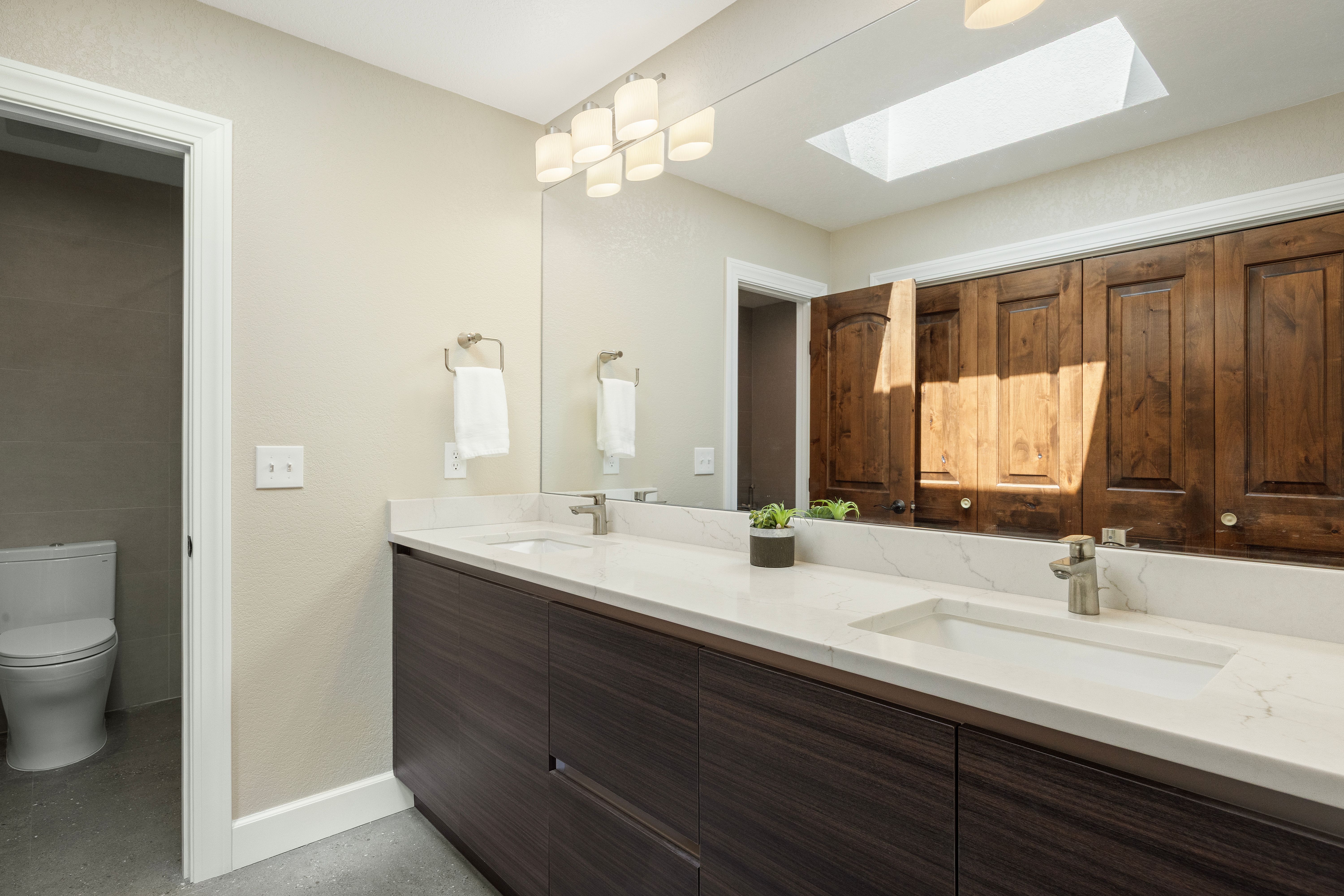  Extensively Renovated 4 Bedroom  4 Bathroom In Highly Desirable Charter Oaks - 物件實景