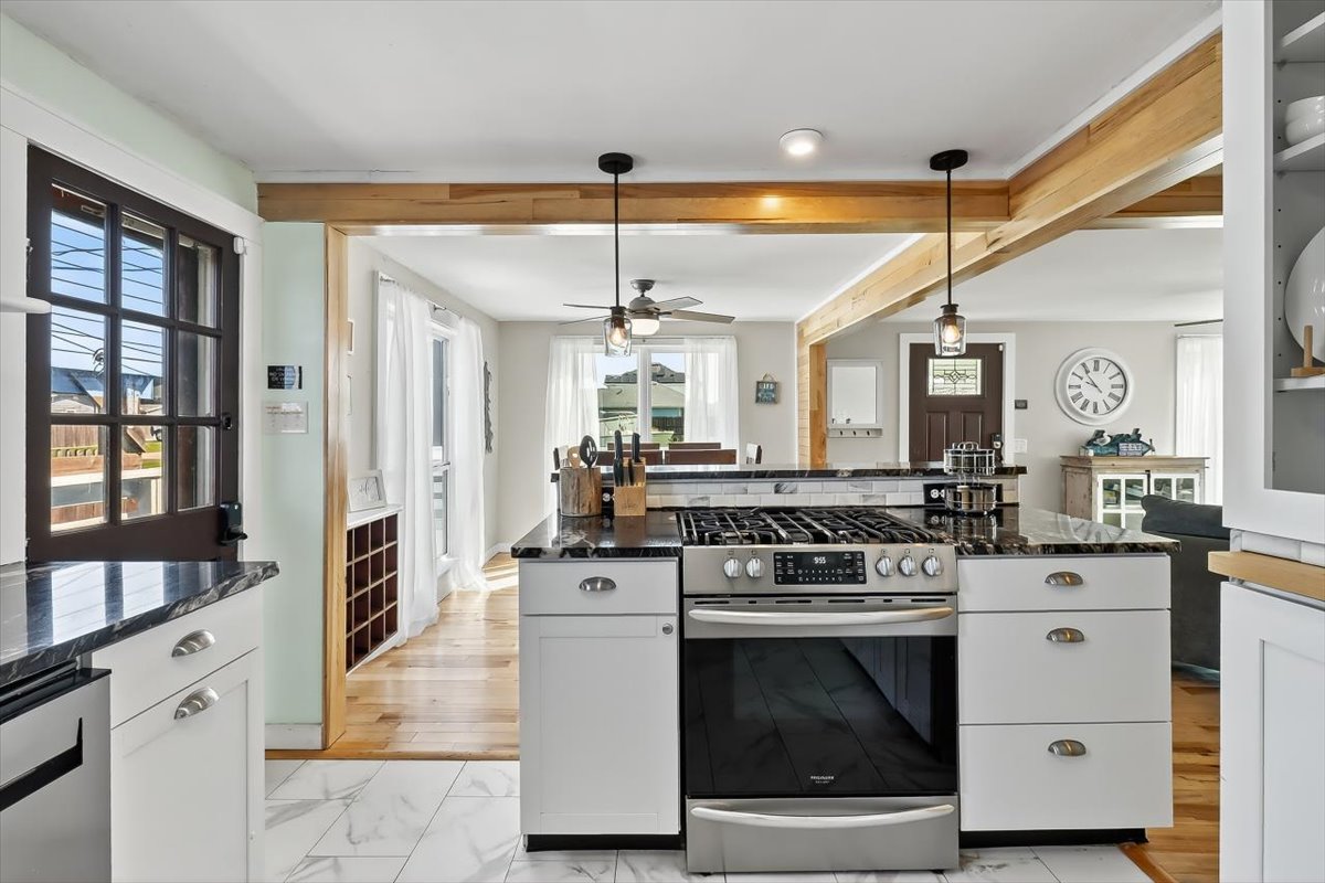 Port Aransas, Texas, 78373, United States, 3 Bedrooms Bedrooms, ,2 BathroomsBathrooms,Residential,For Sale,1973811