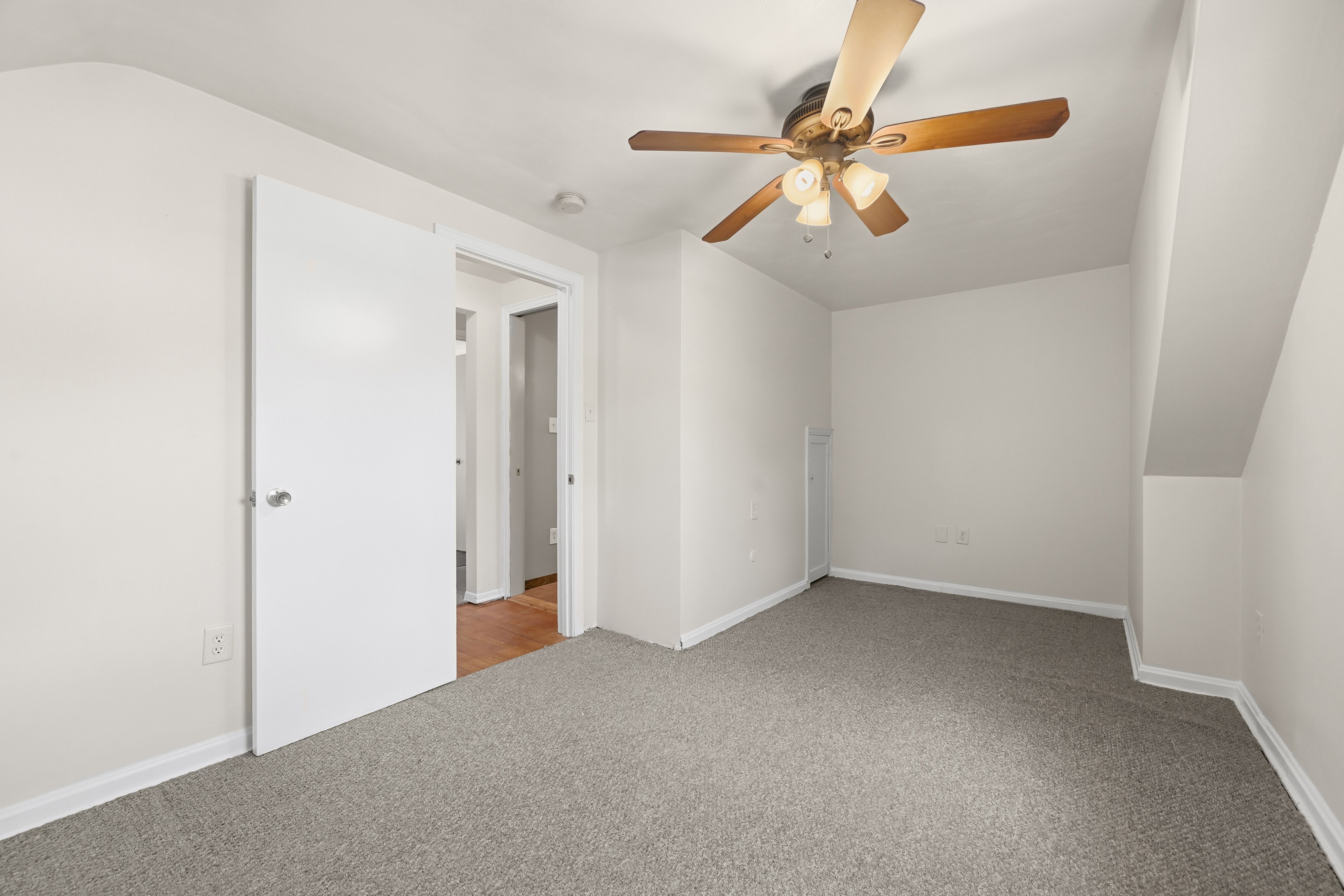  73 Clifford Drive, Pittsburgh, PA 15220 - 物件實景