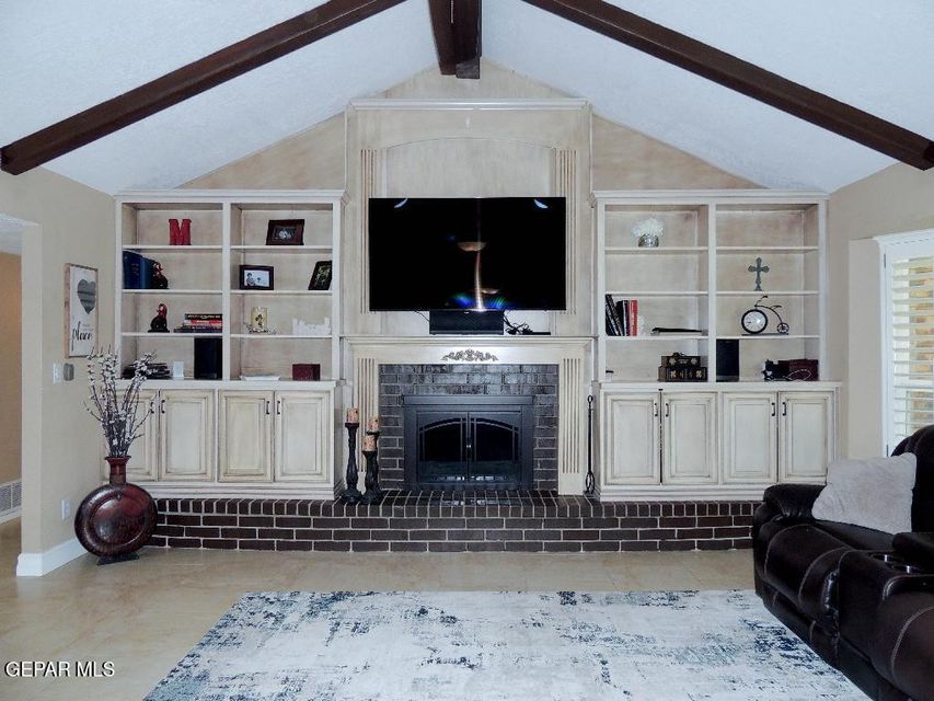 El Paso, Texas, 79935, United States, 4 Bedrooms Bedrooms, ,2 BathroomsBathrooms,Residential,For Sale,1923244