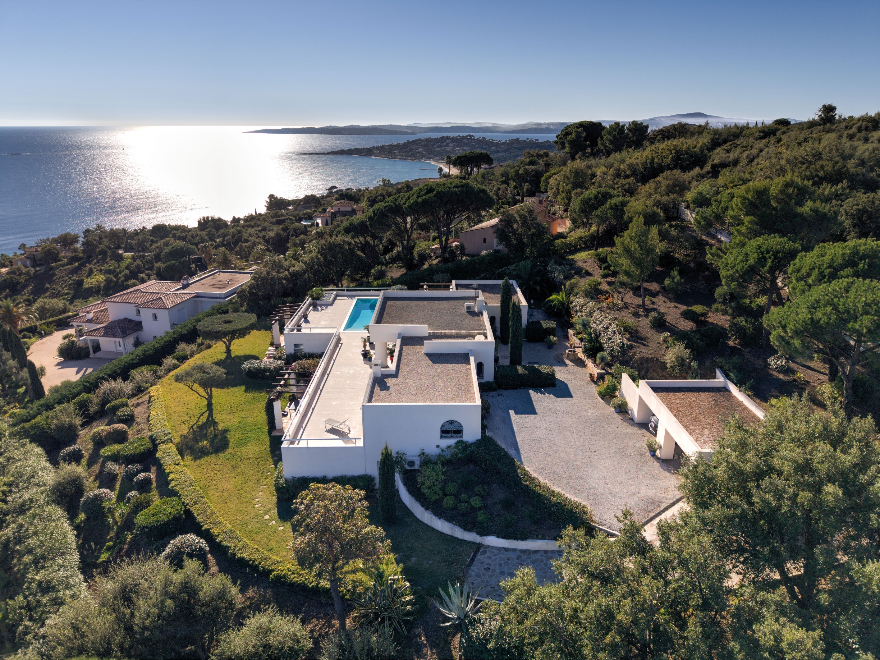  Contemporary villa with panoramic sea view for sale in Sainte-Maxime - 物件實景