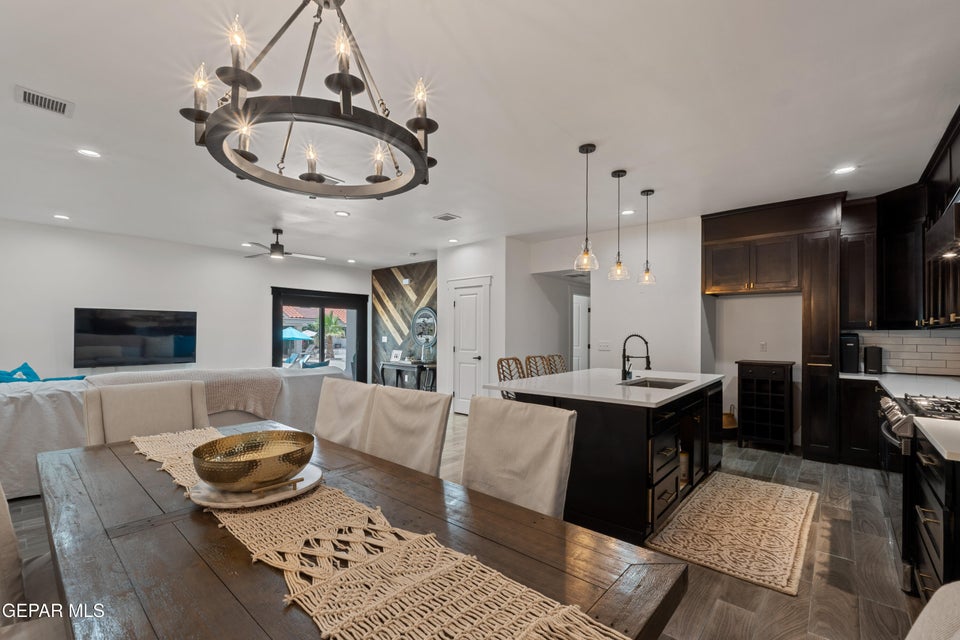 El Paso, Texas, 79936, United States, 5 Bedrooms Bedrooms, ,5 BathroomsBathrooms,Residential,For Sale,1980417