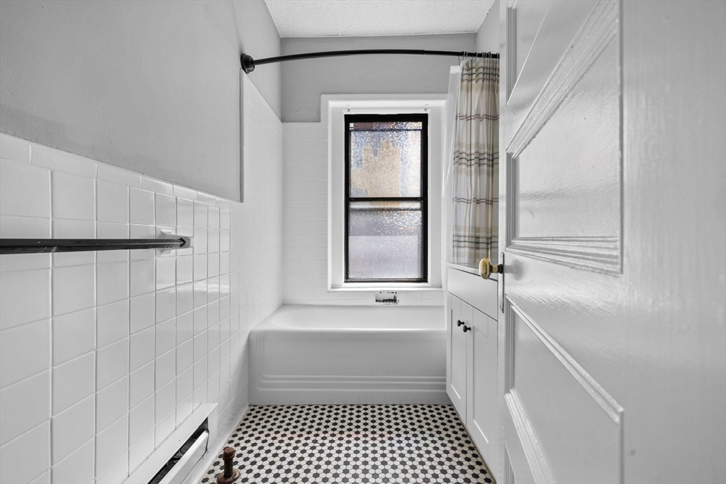 Boston, Massachusetts, 02215, United States, 1 Bedroom Bedrooms, ,1 BathroomBathrooms,Residential,For Sale,1900692
